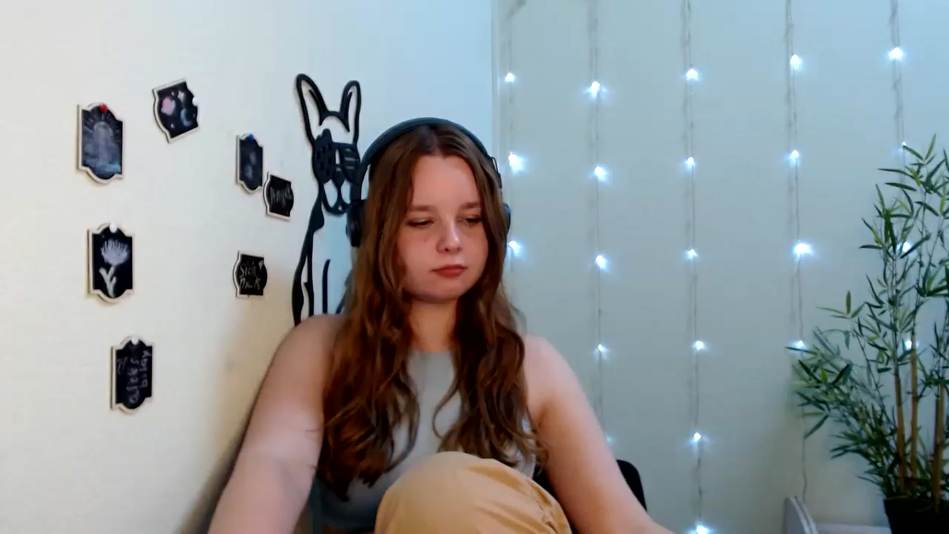 Gallery image thumbnail from Cold_Moon's myfreecams stream on, 06/19/2023, 17:02 image 7 of 20