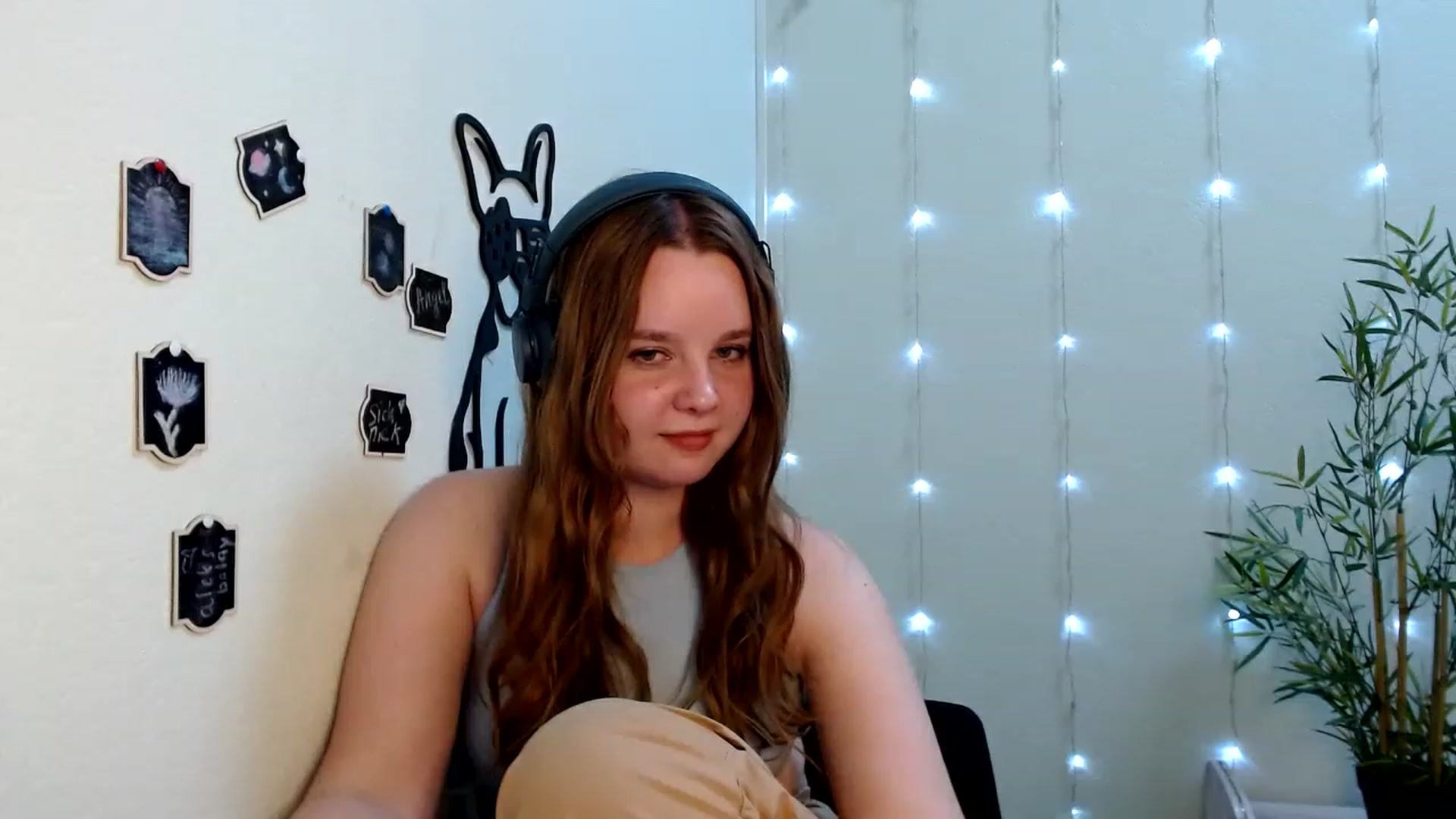 Gallery image thumbnail from Cold_Moon's myfreecams stream on, 06/19/2023, 17:02 image 15 of 20
