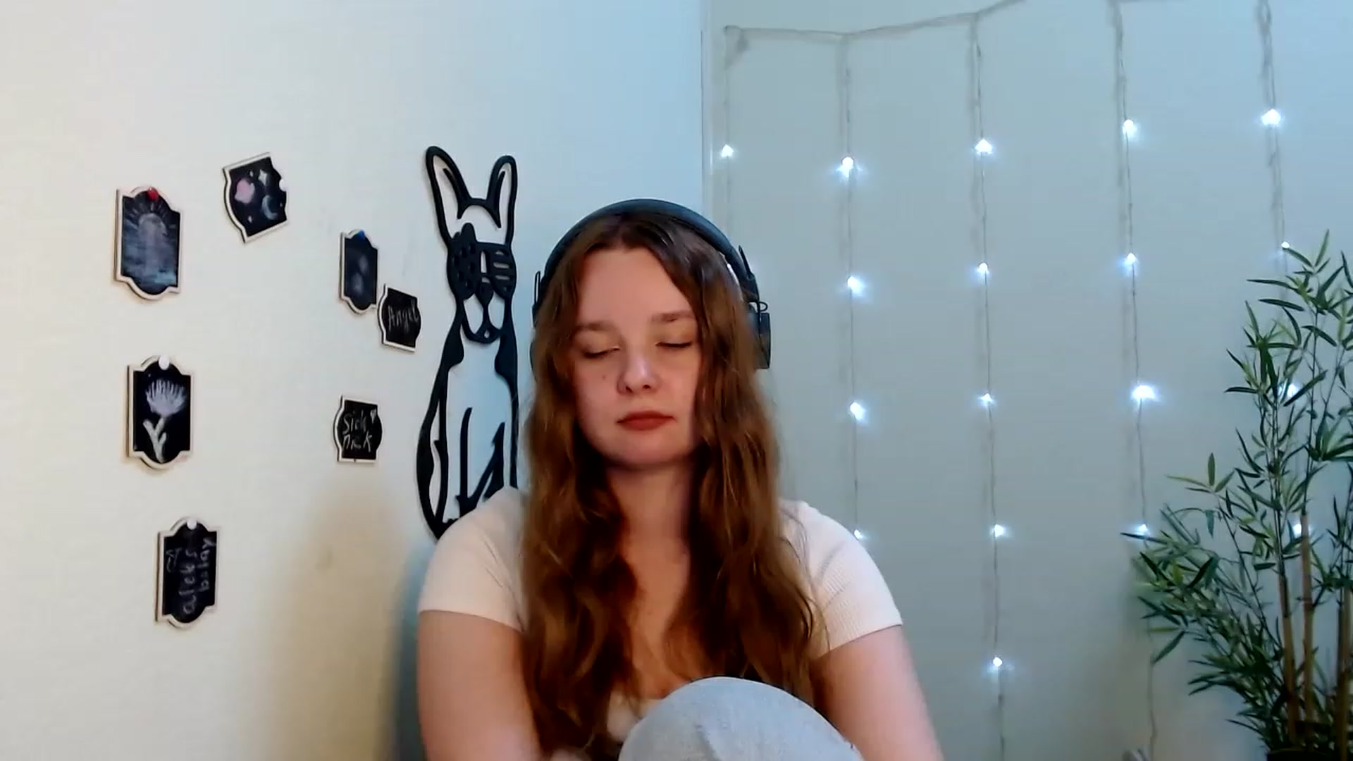 Gallery image thumbnail from Cold_Moon's myfreecams stream on, 06/20/2023, 11:17 image 7 of 20