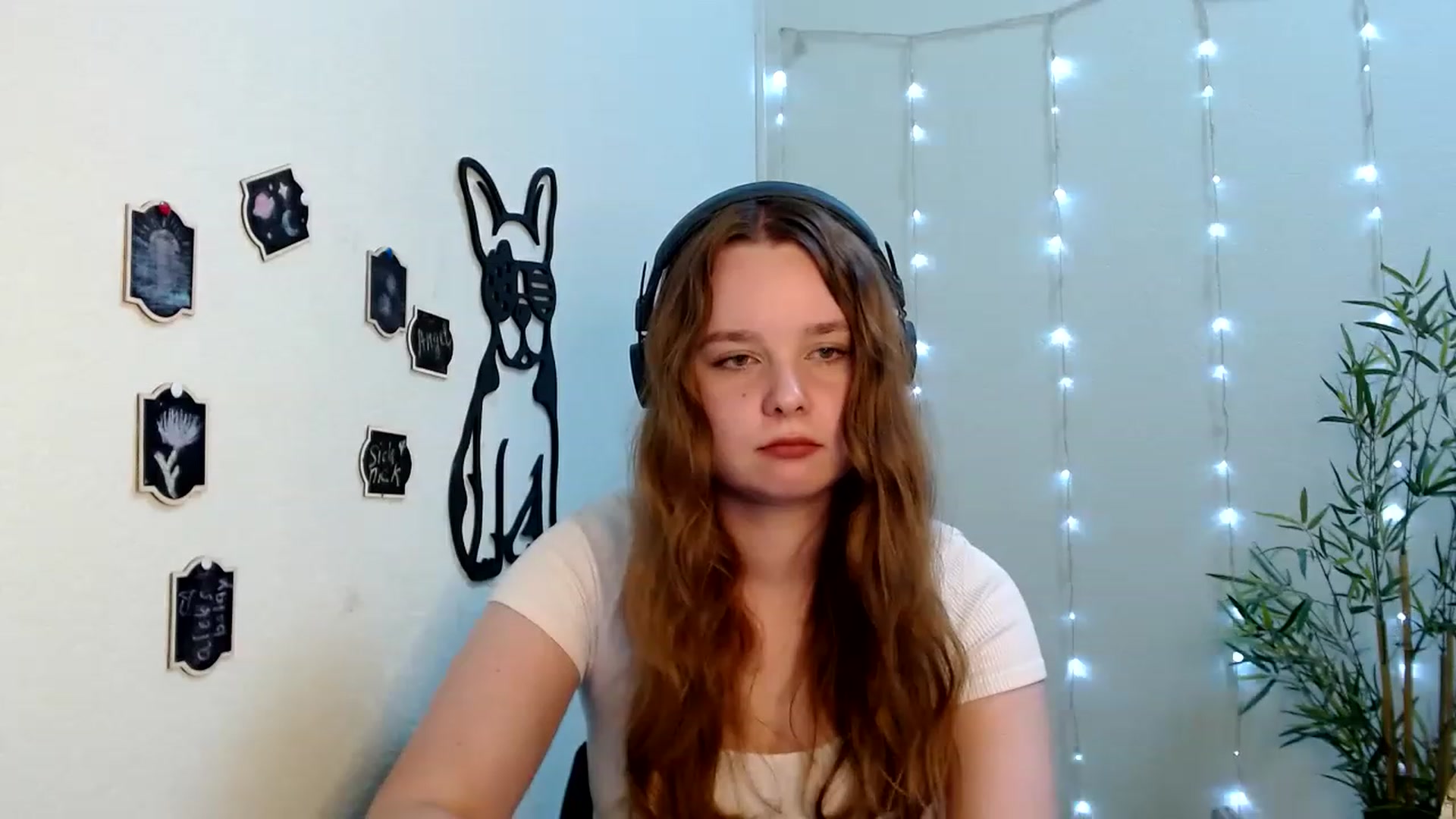Gallery image thumbnail from Cold_Moon's myfreecams stream on, 06/20/2023, 11:17 image 17 of 20