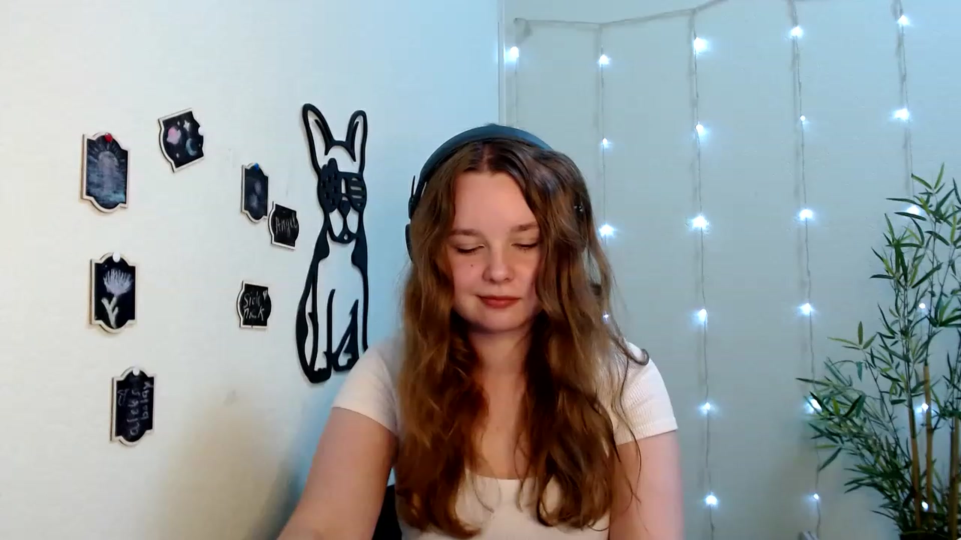 Gallery image thumbnail from Cold_Moon's myfreecams stream on, 06/20/2023, 11:52 image 6 of 20