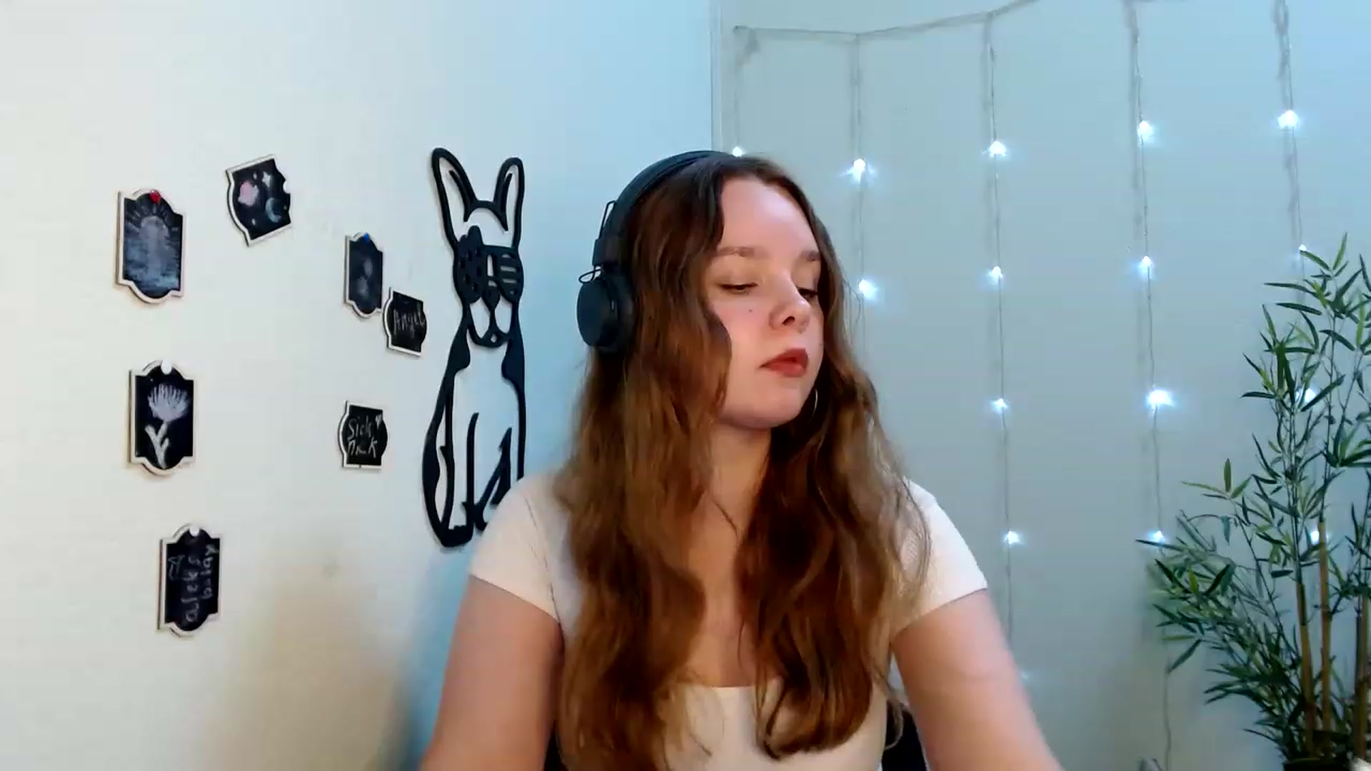 Gallery image thumbnail from Cold_Moon's myfreecams stream on, 06/20/2023, 11:52 image 10 of 20