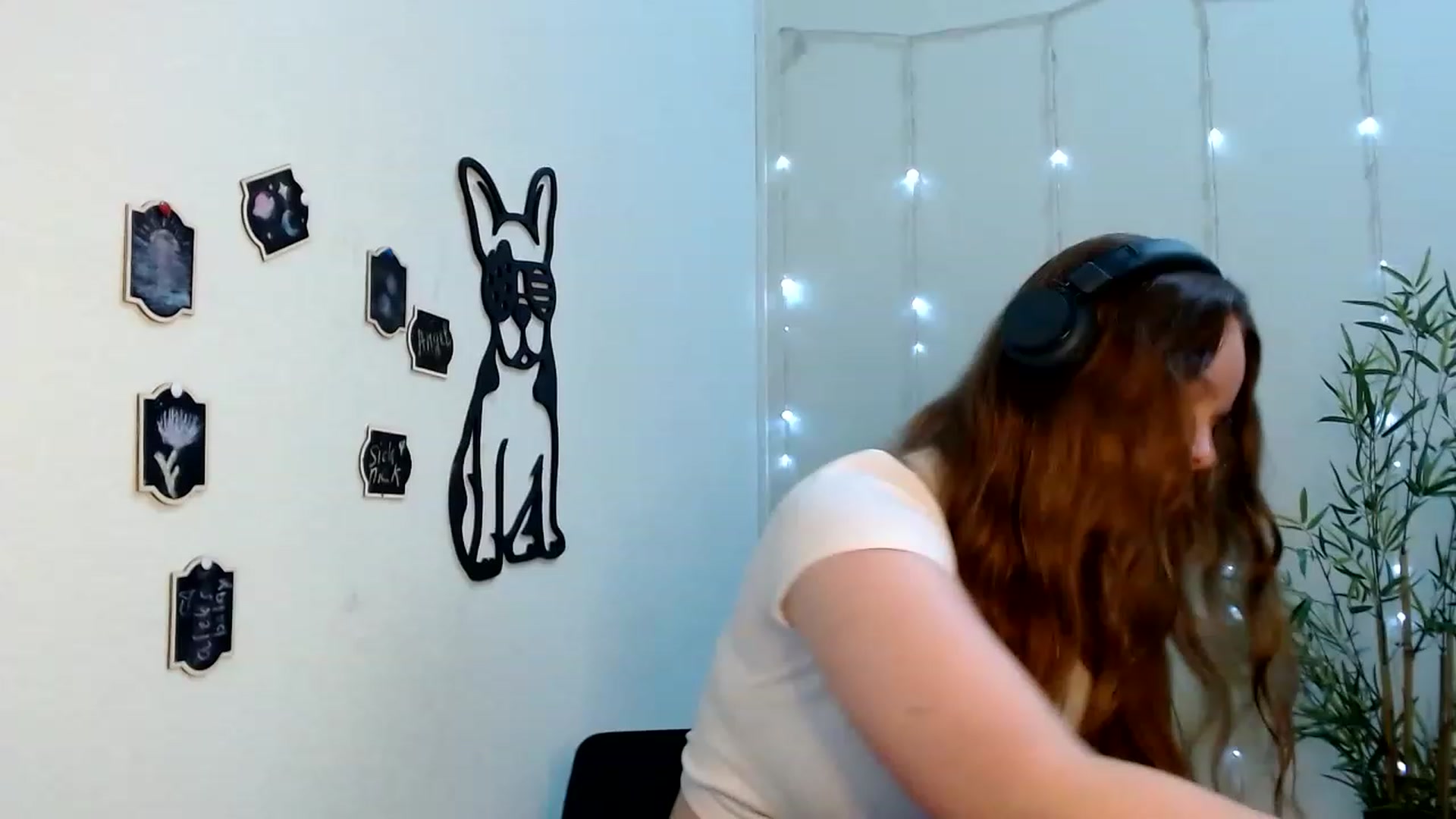 Gallery image thumbnail from Cold_Moon's myfreecams stream on, 06/20/2023, 11:52 image 15 of 20