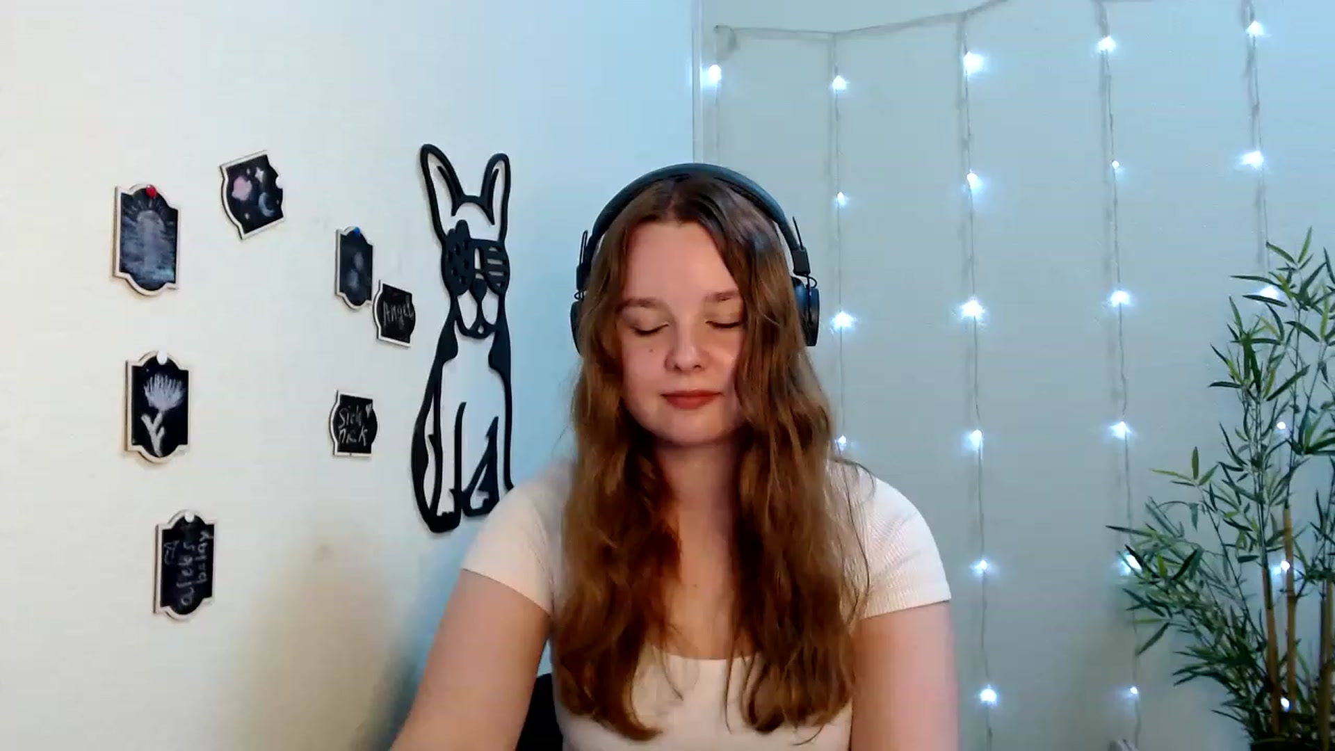 Gallery image thumbnail from Cold_Moon's myfreecams stream on, 06/20/2023, 11:52 image 9 of 20