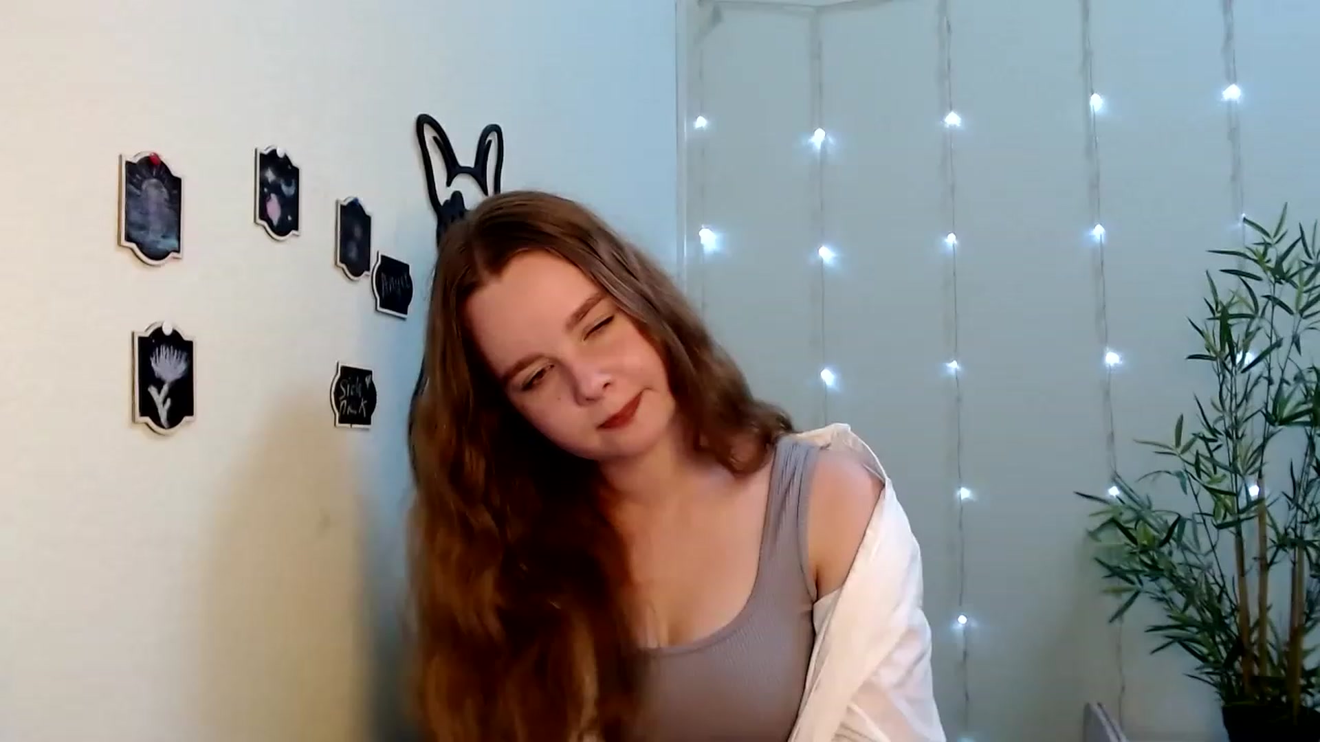 Gallery image thumbnail from Cold_Moon's myfreecams stream on, 06/25/2023, 13:42 image 13 of 20