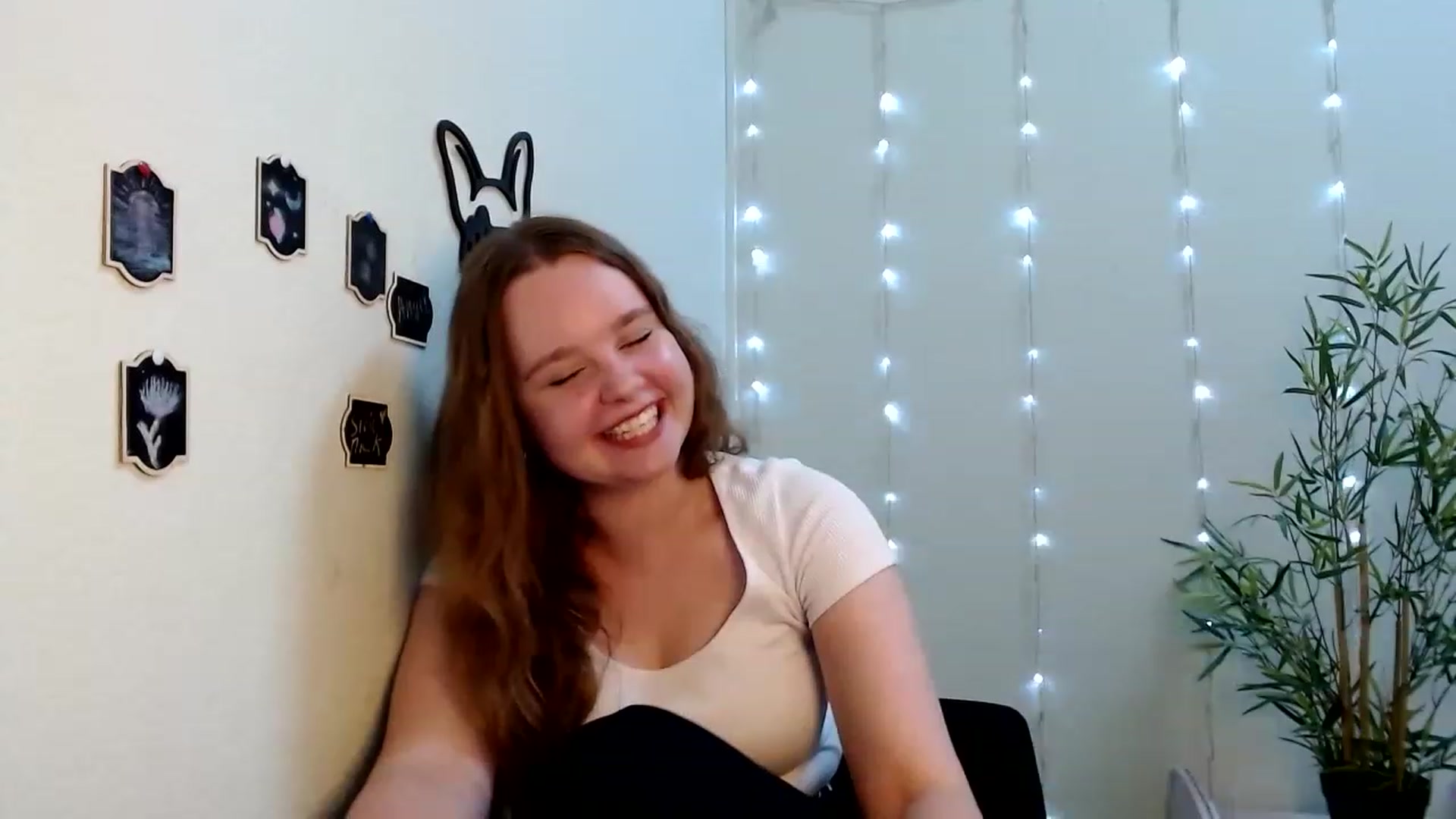 Gallery image thumbnail from Cold_Moon's myfreecams stream on, 06/26/2023, 11:10 image 7 of 20