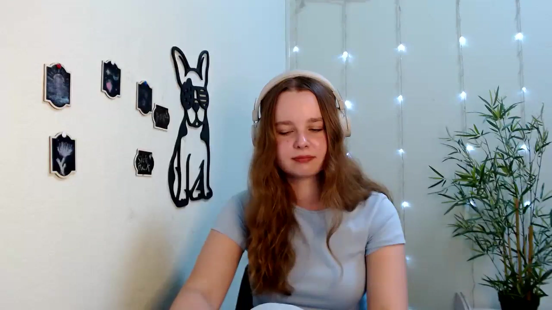 Gallery image thumbnail from Cold_Moon's myfreecams stream on, 08/03/2023, 11:15 image 9 of 20