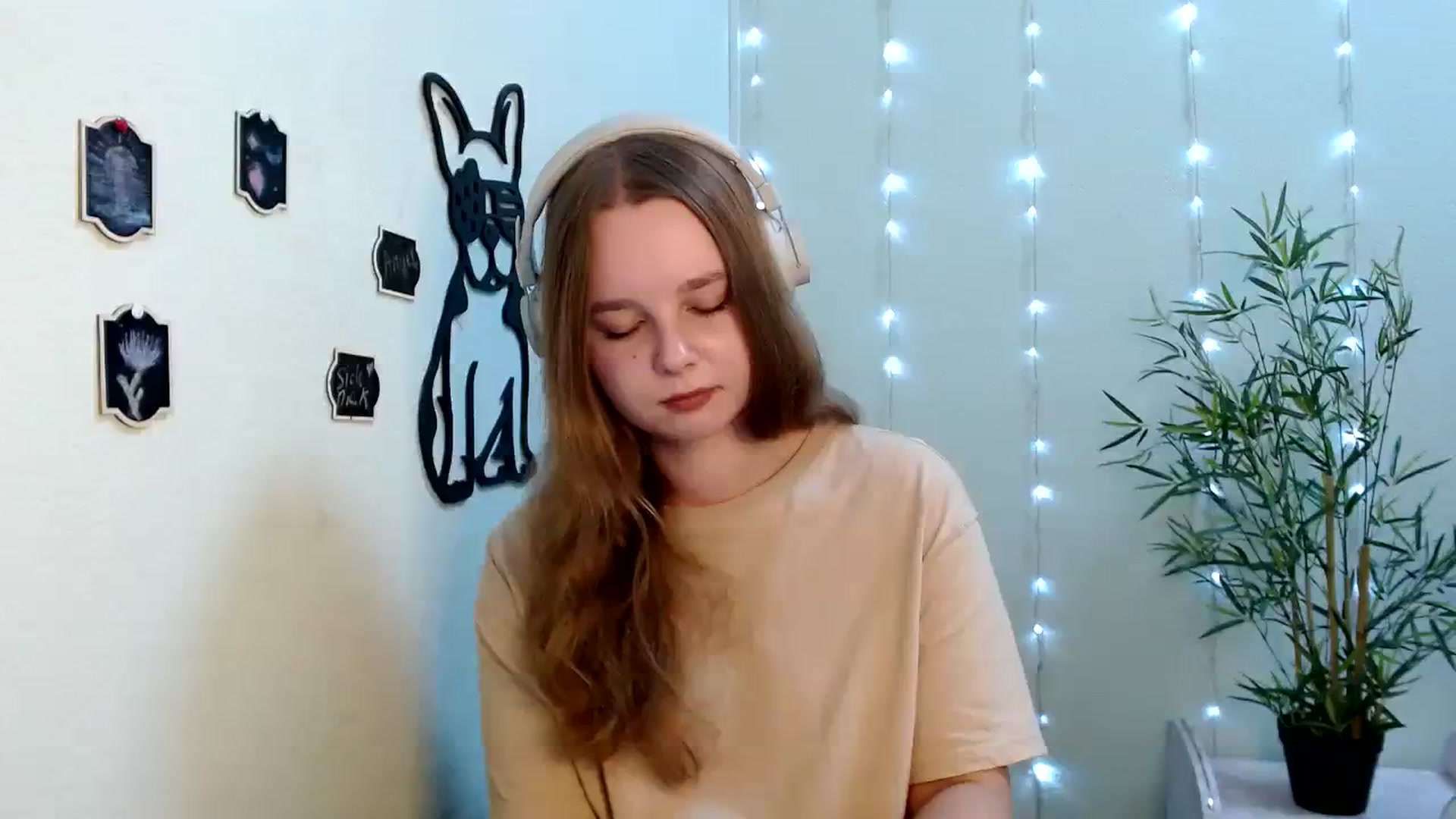 Gallery image thumbnail from Cold_Moon's myfreecams stream on, 08/17/2023, 11:57 image 1 of 20