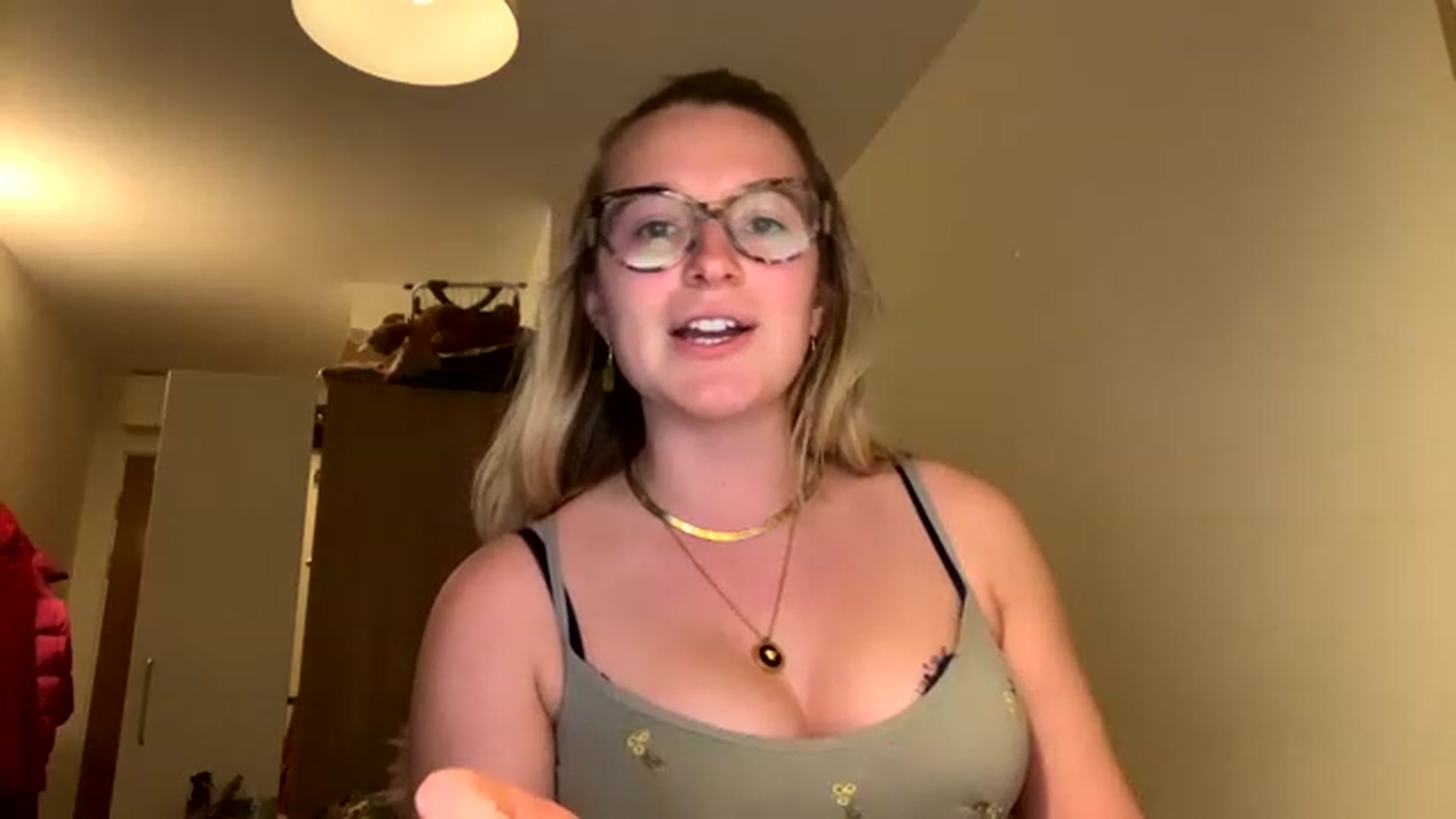 Gallery image thumbnail from CollegeRosiee's myfreecams stream on, 11/14/2022, 23:15 image 18 of 20