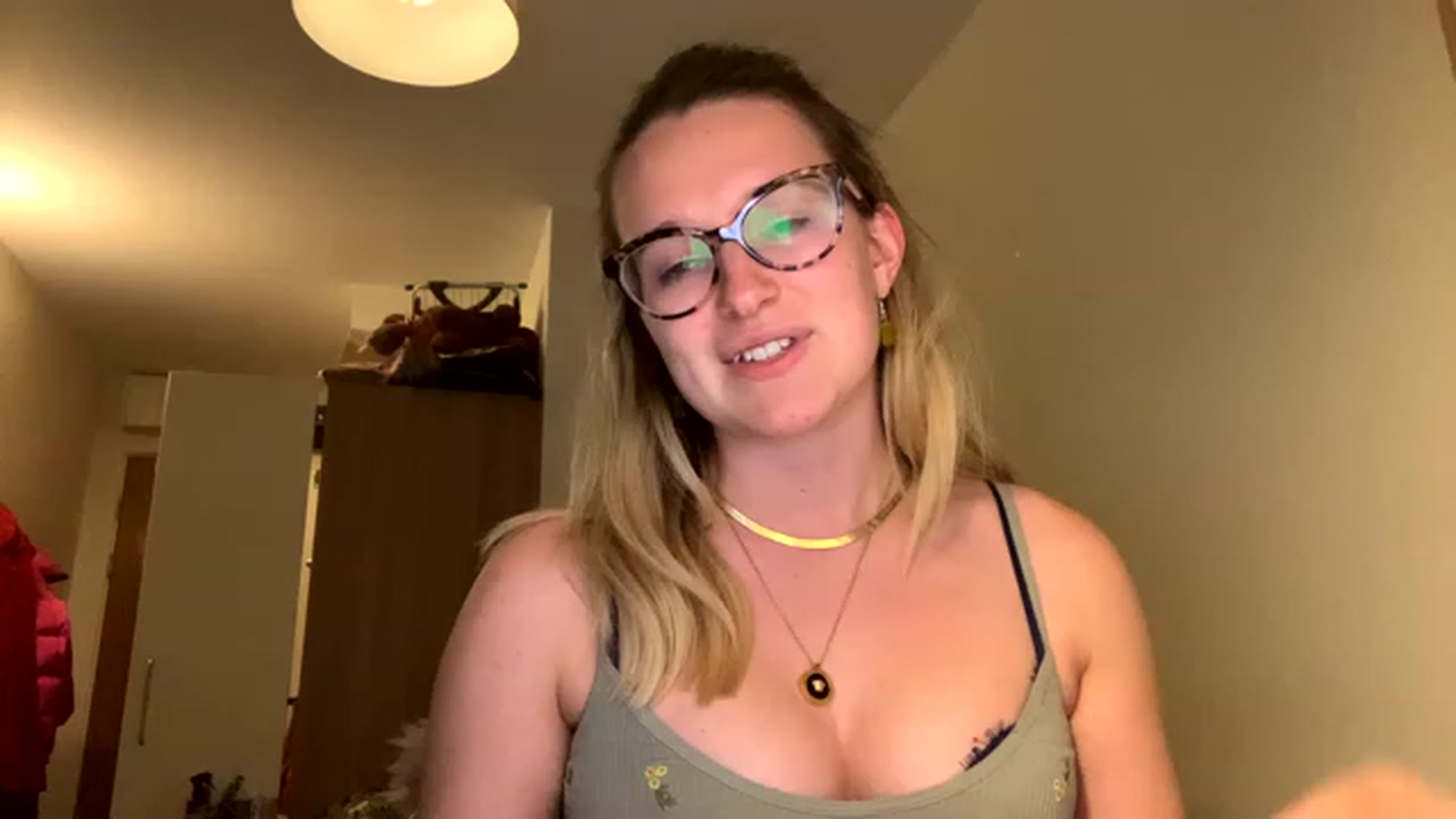 Gallery image thumbnail from CollegeRosiee's myfreecams stream on, 11/14/2022, 23:15 image 19 of 20