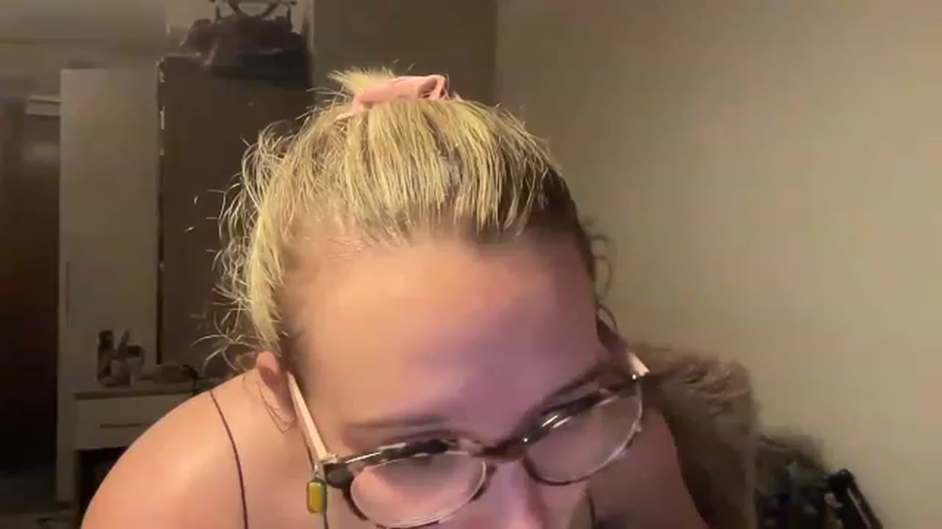 Gallery image thumbnail from CollegeRosiee's myfreecams stream on, 11/17/2022, 09:59 image 20 of 20