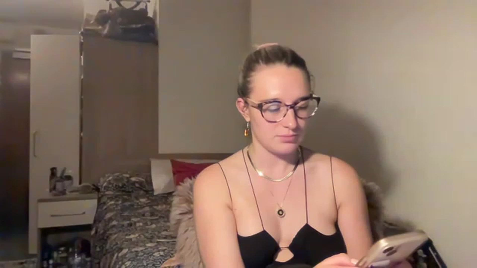 Gallery image thumbnail from CollegeRosiee's myfreecams stream on, 11/17/2022, 09:59 image 18 of 20