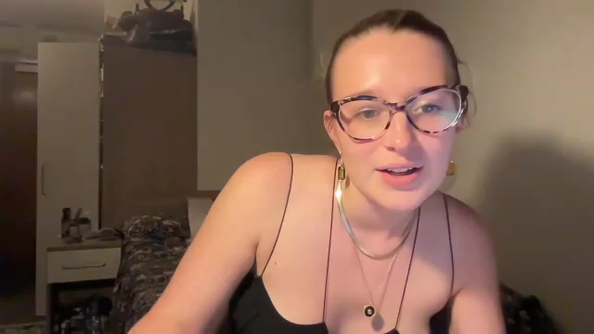 Gallery image thumbnail from CollegeRosiee's myfreecams stream on, 11/17/2022, 09:59 image 4 of 20