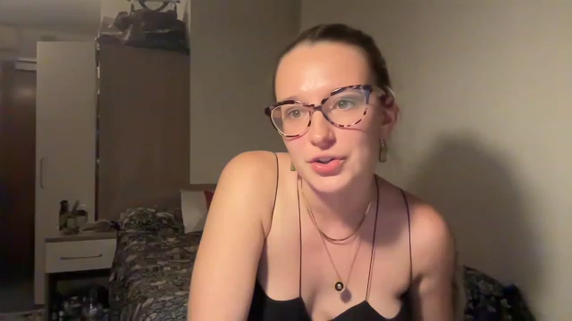Gallery image thumbnail from CollegeRosiee's myfreecams stream on, 11/17/2022, 09:59 image 11 of 20