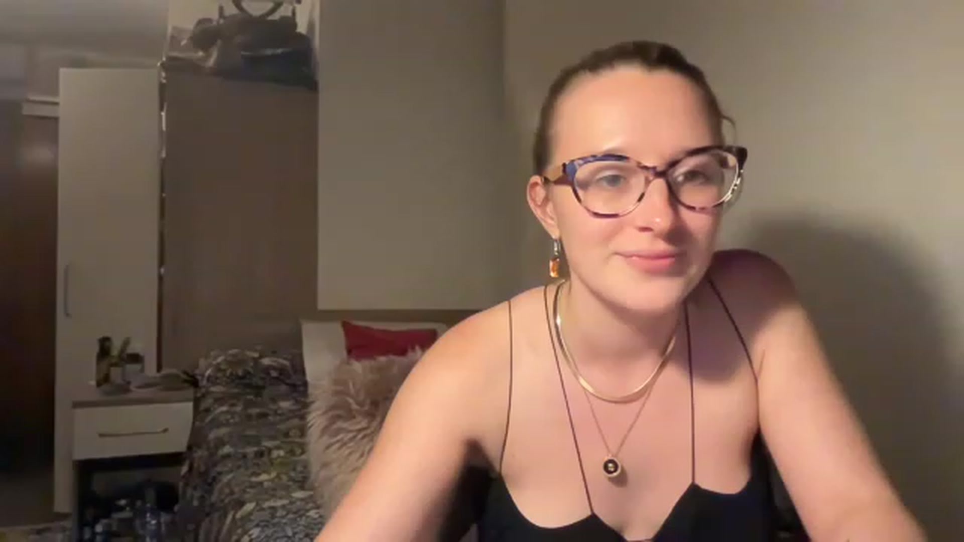 Gallery image thumbnail from CollegeRosiee's myfreecams stream on, 11/17/2022, 09:59 image 3 of 20