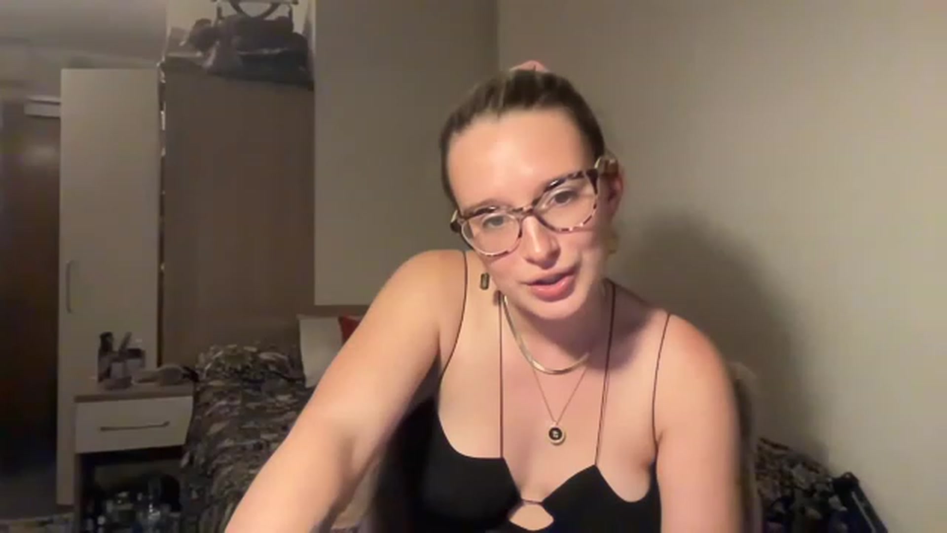 Gallery image thumbnail from CollegeRosiee's myfreecams stream on, 11/17/2022, 09:59 image 12 of 20