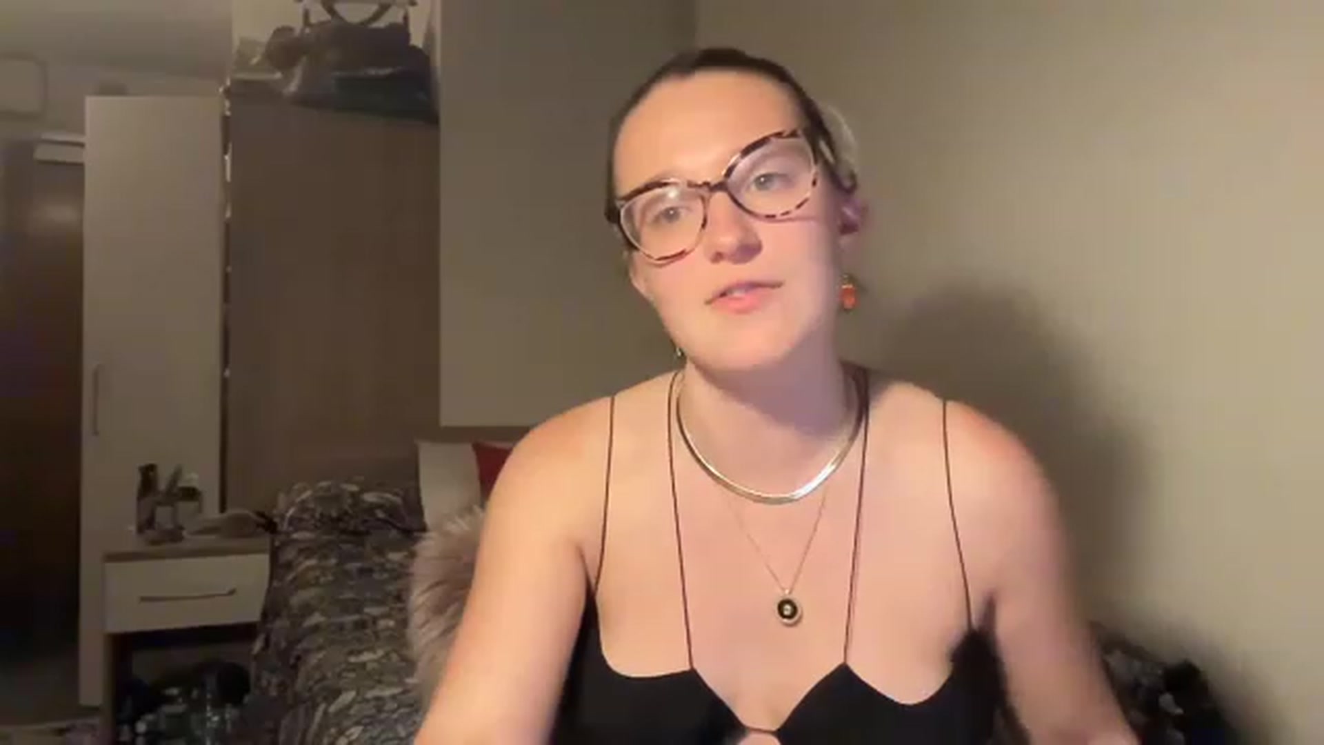 Gallery image thumbnail from CollegeRosiee's myfreecams stream on, 11/17/2022, 09:59 image 5 of 20