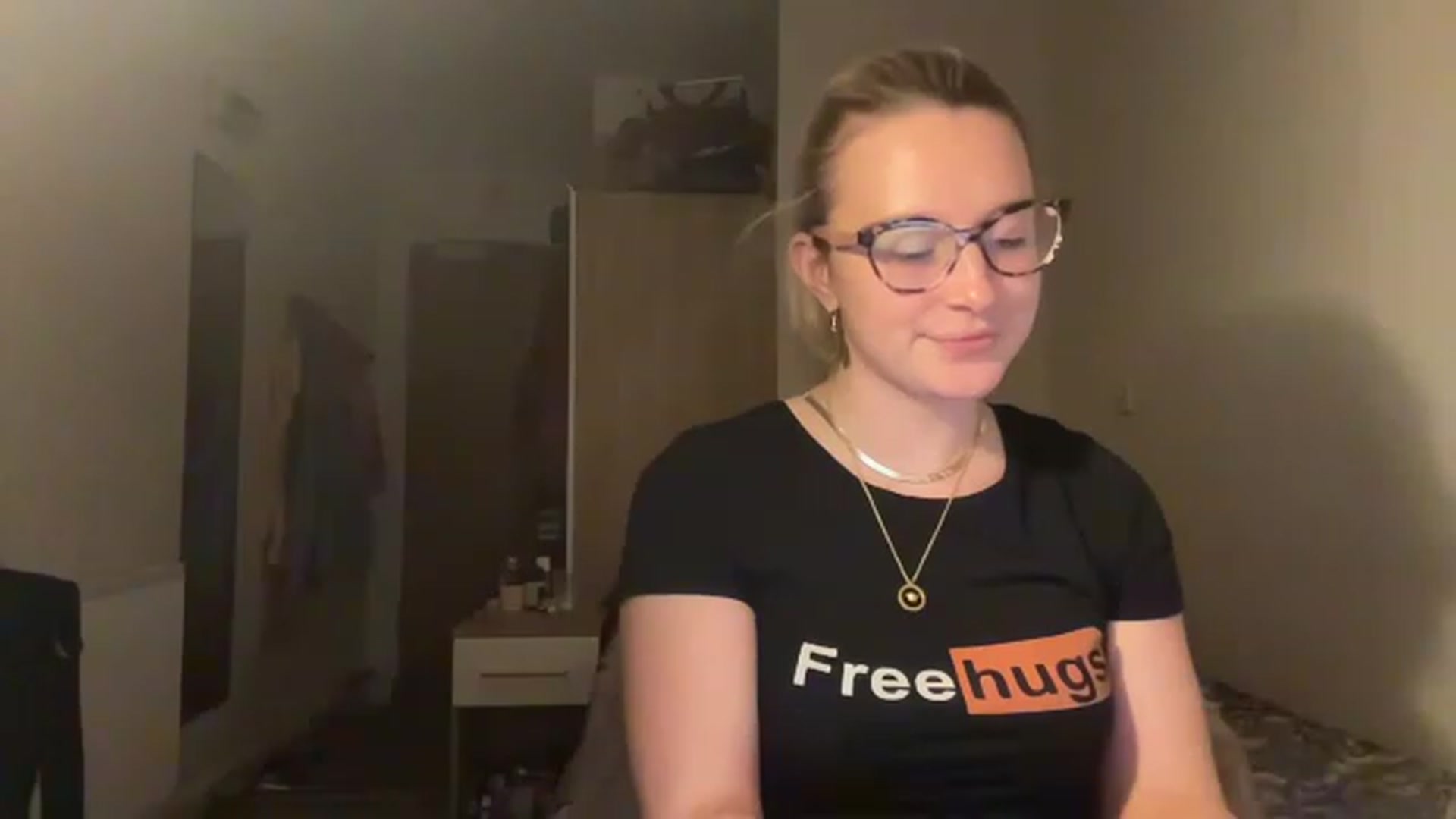 Gallery image thumbnail from CollegeRosiee's myfreecams stream on, 11/20/2022, 23:06 image 9 of 20