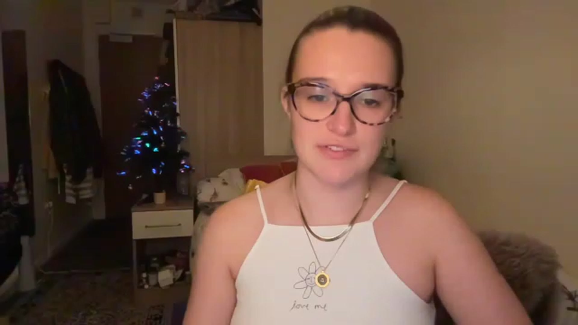 Gallery image thumbnail from CollegeRosiee's myfreecams stream on, 12/05/2022, 22:37 image 17 of 20