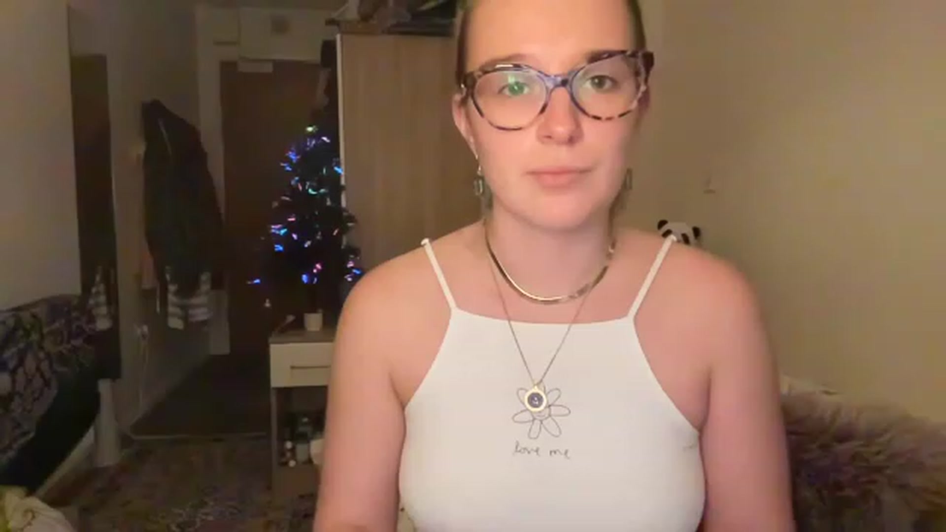 Gallery image thumbnail from CollegeRosiee's myfreecams stream on, 12/05/2022, 22:37 image 9 of 20