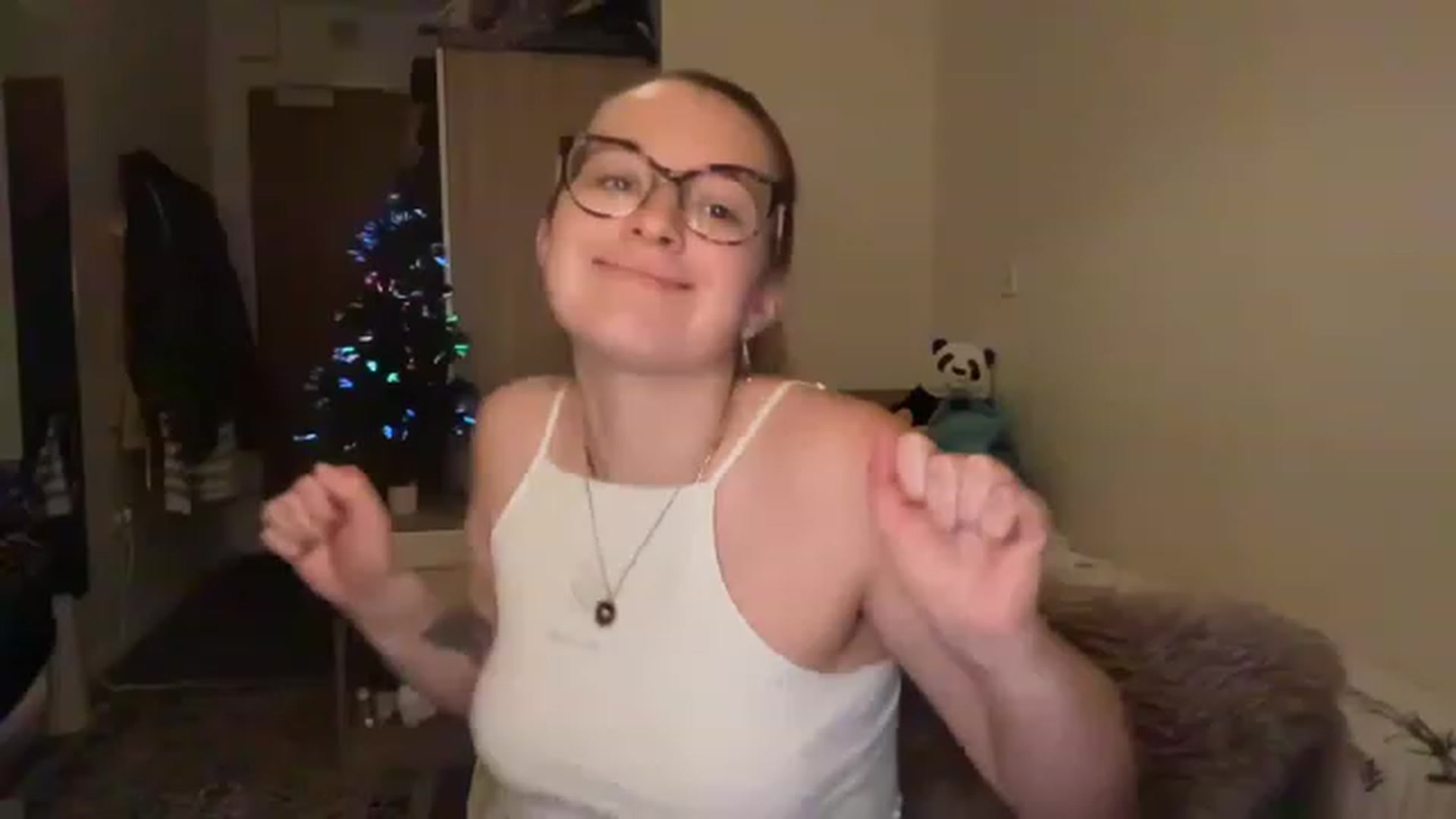 Gallery image thumbnail from CollegeRosiee's myfreecams stream on, 12/05/2022, 22:37 image 15 of 20