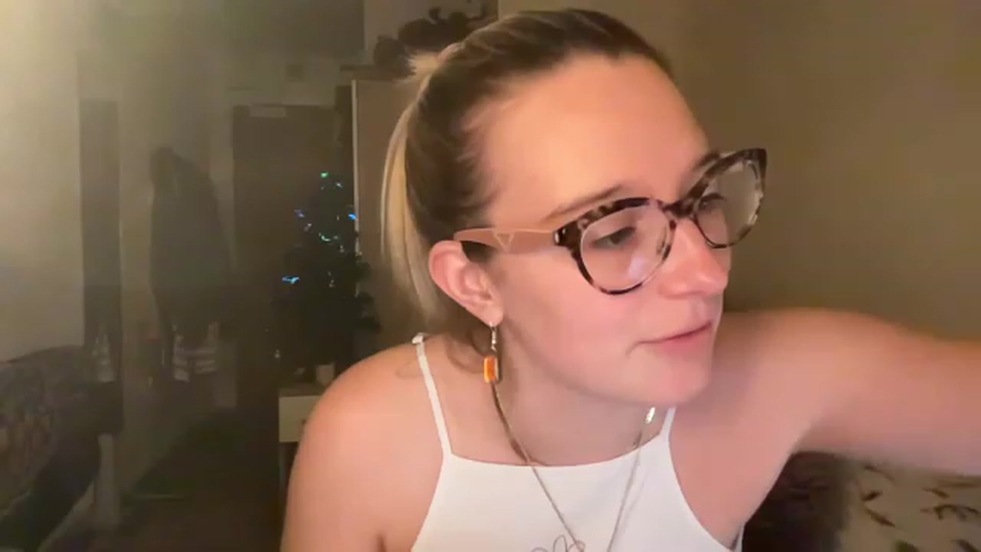 Gallery image thumbnail from CollegeRosiee's myfreecams stream on, 12/05/2022, 22:37 image 6 of 20