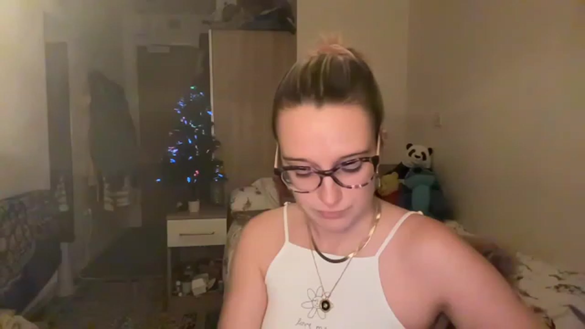 Gallery image thumbnail from CollegeRosiee's myfreecams stream on, 12/05/2022, 22:37 image 1 of 20