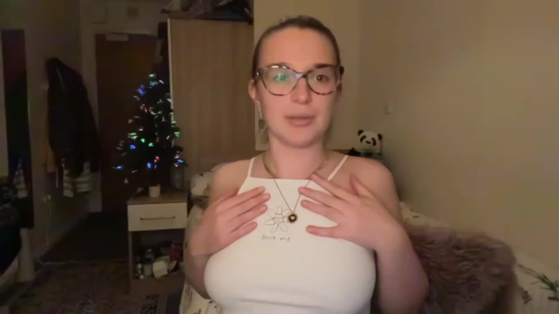 Gallery image thumbnail from CollegeRosiee's myfreecams stream on, 12/05/2022, 22:37 image 14 of 20