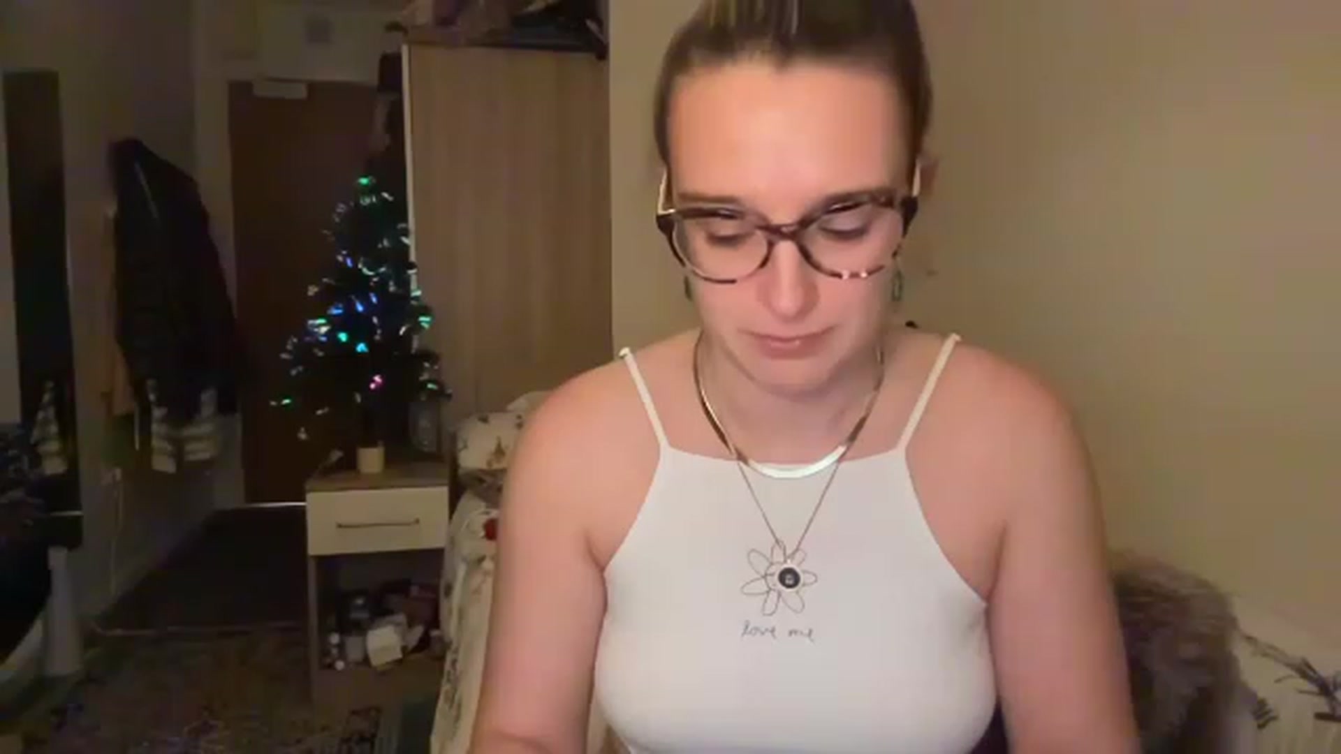 Gallery image thumbnail from CollegeRosiee's myfreecams stream on, 12/05/2022, 22:37 image 11 of 20