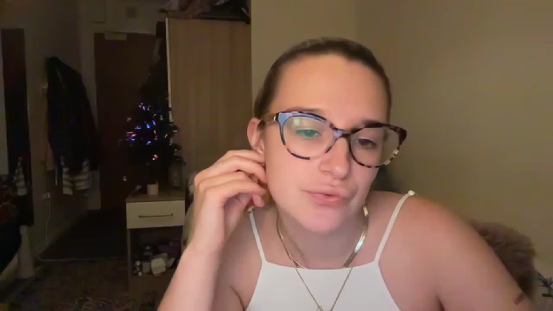 Gallery image thumbnail from CollegeRosiee's myfreecams stream on, 12/05/2022, 22:37 image 16 of 20