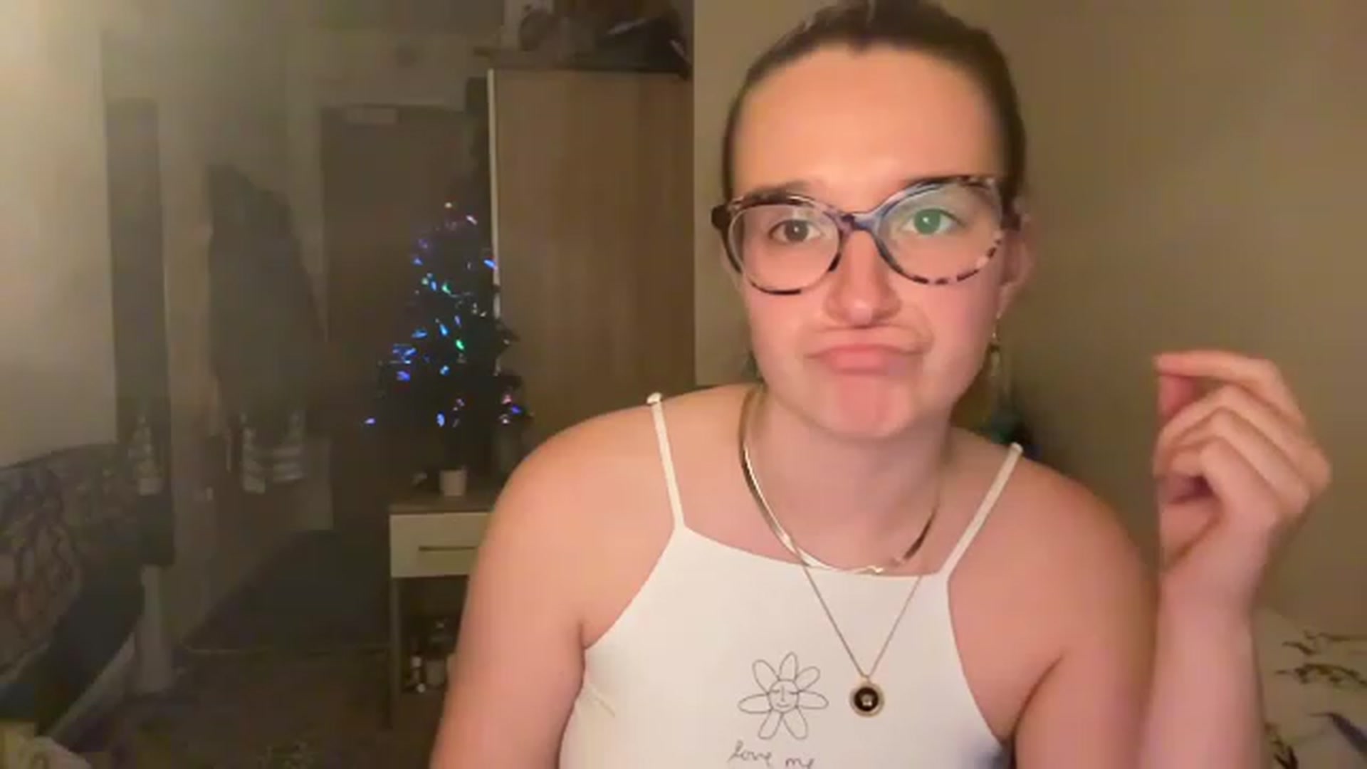Gallery image thumbnail from CollegeRosiee's myfreecams stream on, 12/05/2022, 22:37 image 3 of 20