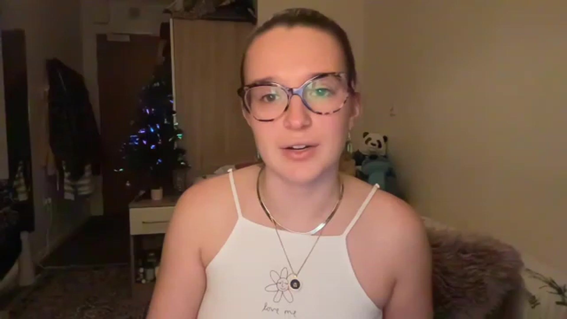 Gallery image thumbnail from CollegeRosiee's myfreecams stream on, 12/05/2022, 22:37 image 13 of 20