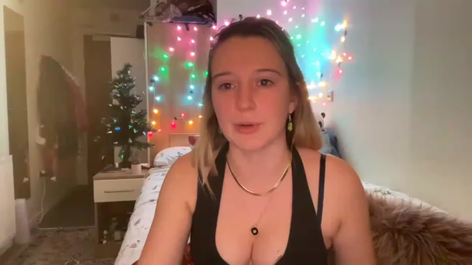 Gallery image thumbnail from CollegeRosiee's myfreecams stream on, 12/09/2022, 01:31 image 7 of 20