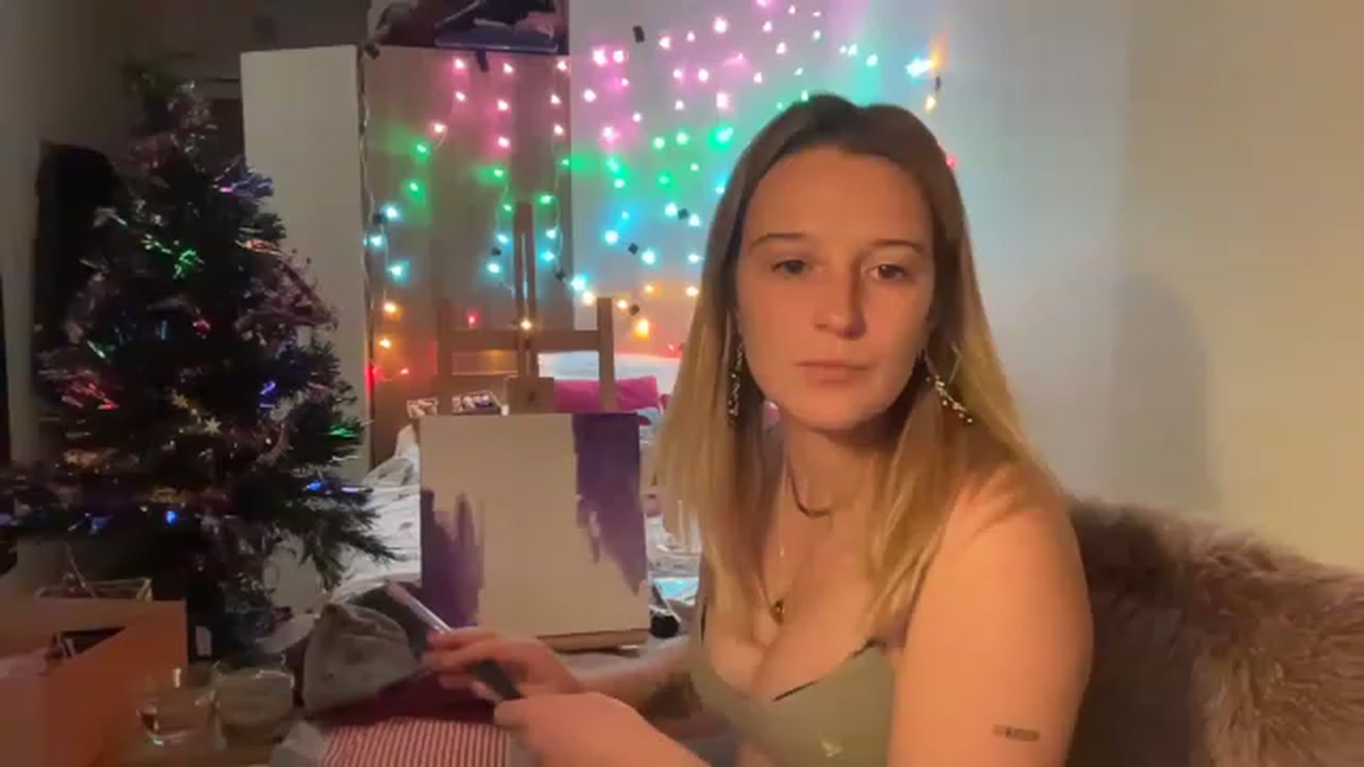 Gallery image thumbnail from CollegeRosiee's myfreecams stream on, 12/17/2022, 02:56 image 3 of 20