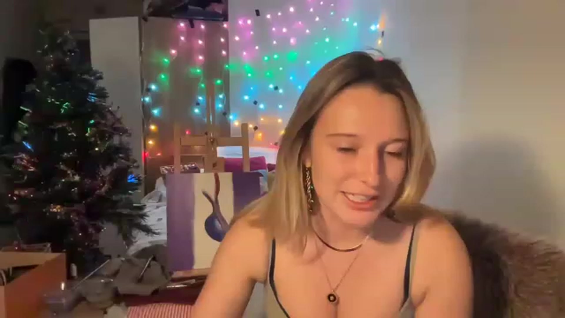 Gallery image thumbnail from CollegeRosiee's myfreecams stream on, 12/17/2022, 02:56 image 6 of 20