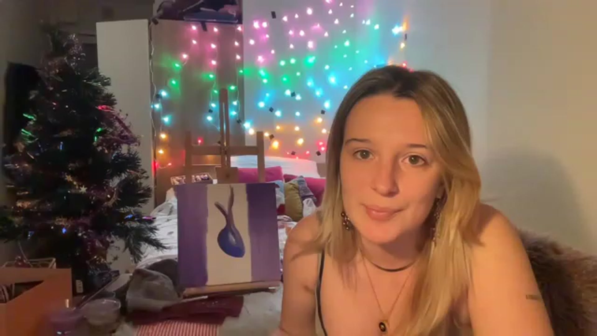Gallery image thumbnail from CollegeRosiee's myfreecams stream on, 12/17/2022, 02:56 image 4 of 20