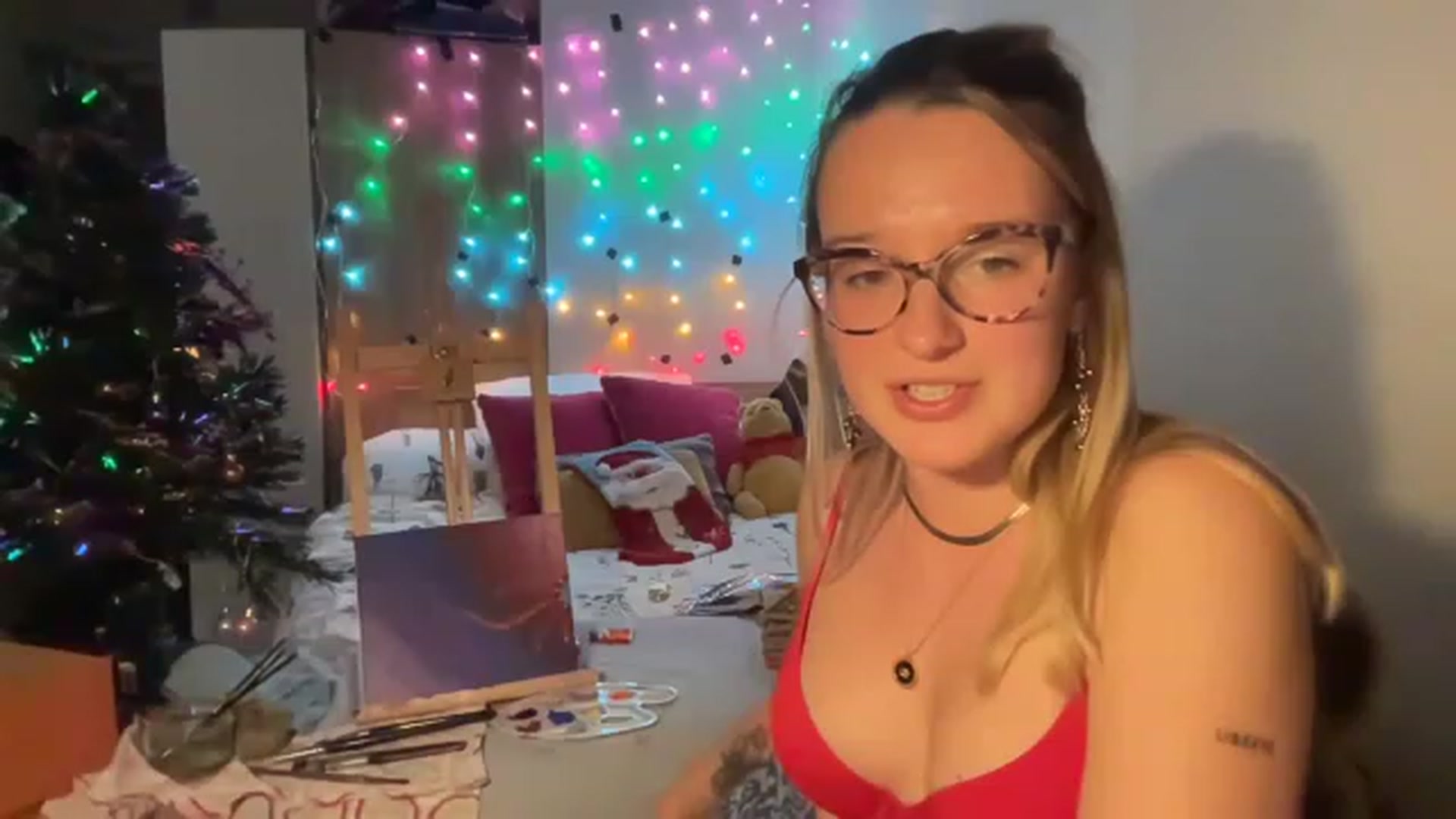 Gallery image thumbnail from CollegeRosiee's myfreecams stream on, 12/17/2022, 23:47 image 10 of 20