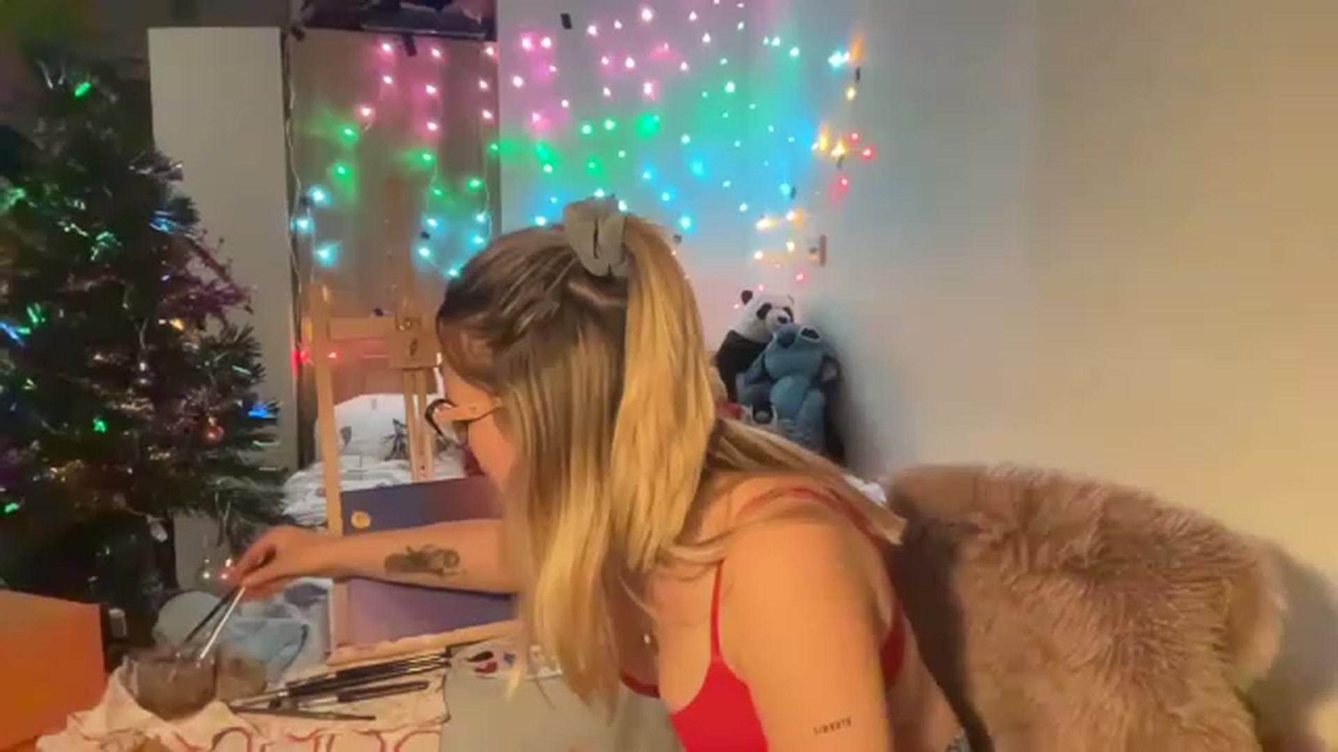 Gallery image thumbnail from CollegeRosiee's myfreecams stream on, 12/17/2022, 23:47 image 18 of 20