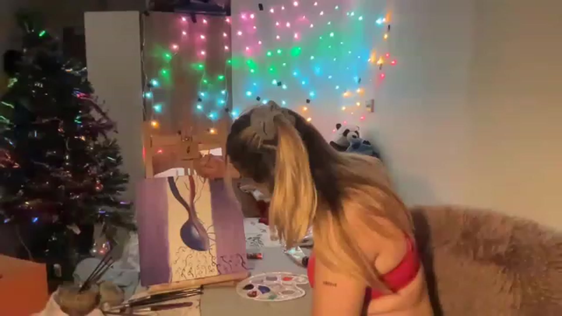Gallery image thumbnail from CollegeRosiee's myfreecams stream on, 12/18/2022, 24:46 image 17 of 20