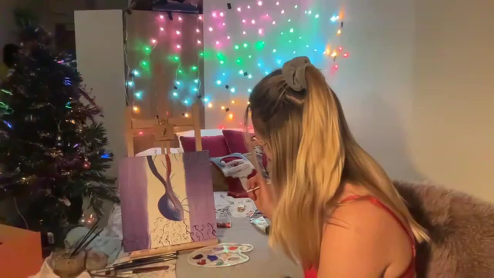 Gallery image thumbnail from CollegeRosiee's myfreecams stream on, 12/18/2022, 24:46 image 16 of 20