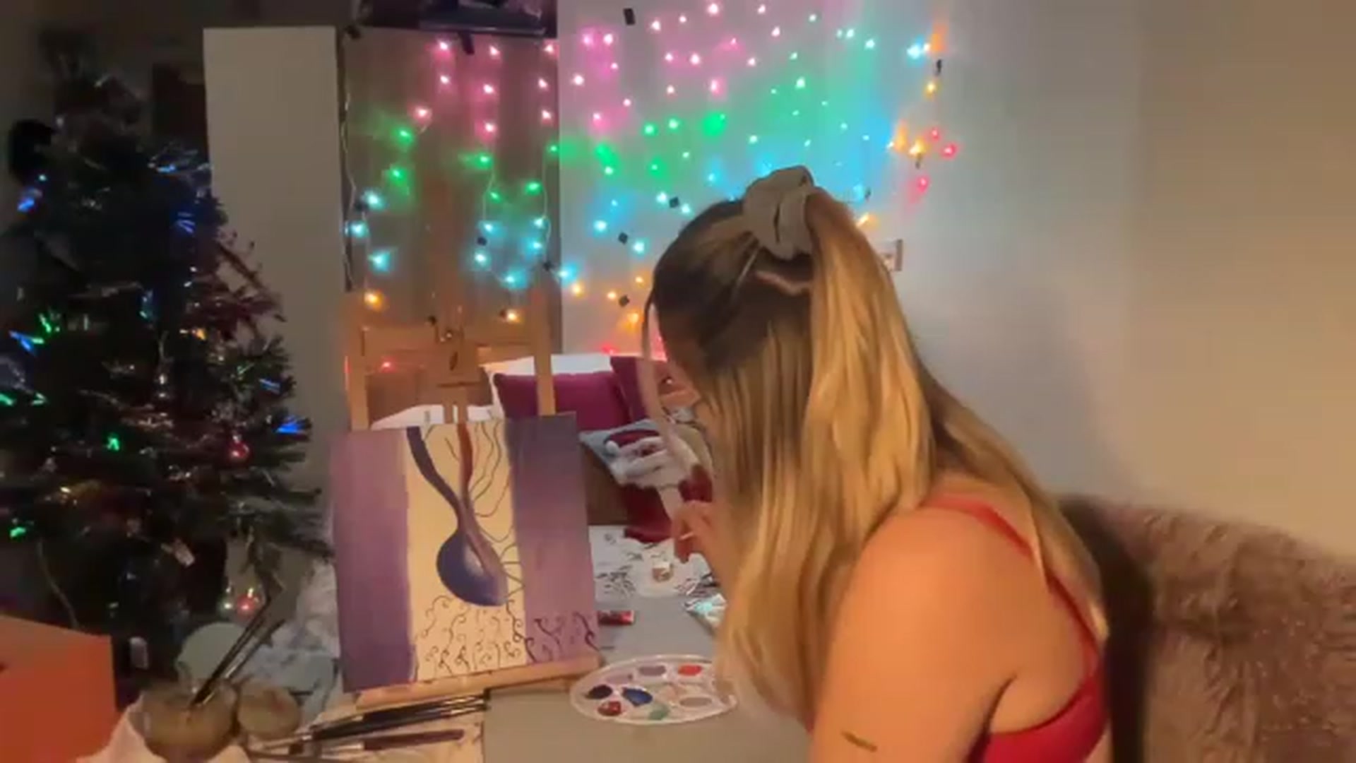 Gallery image thumbnail from CollegeRosiee's myfreecams stream on, 12/18/2022, 24:46 image 20 of 20