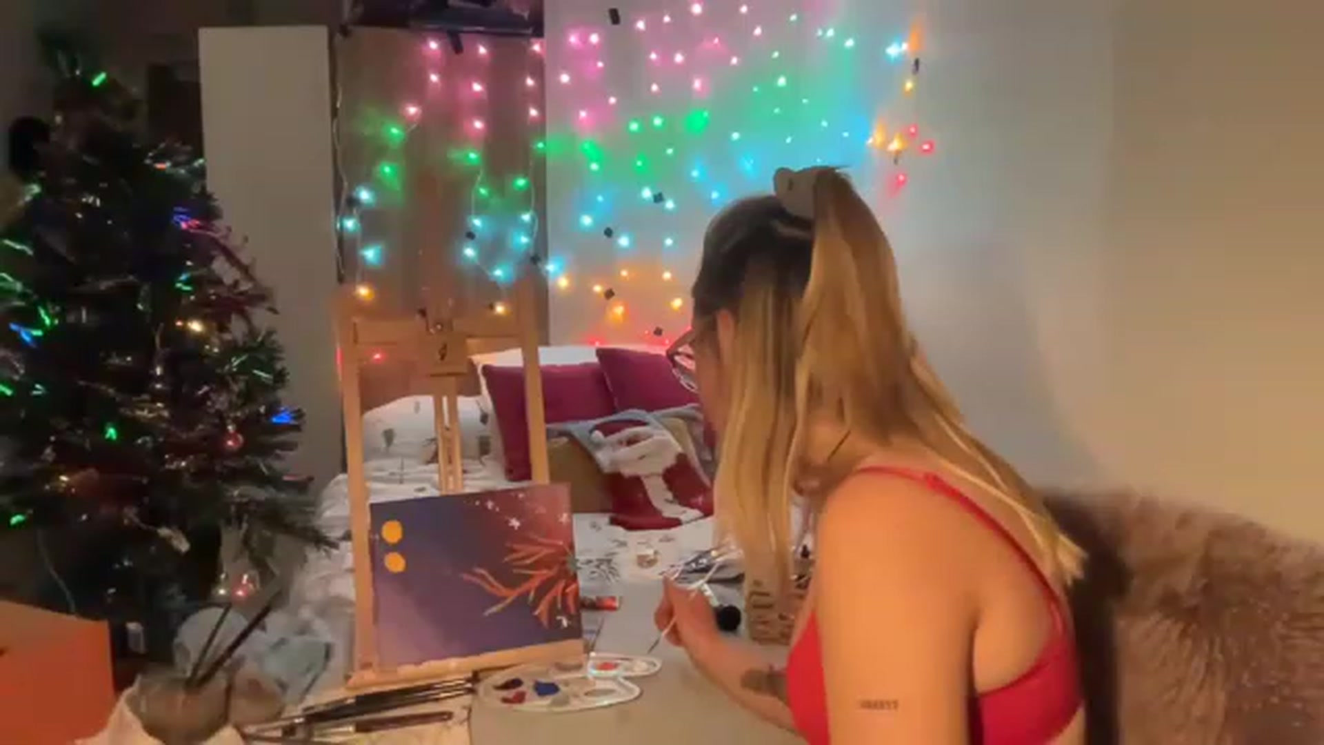 Gallery image thumbnail from CollegeRosiee's myfreecams stream on, 12/18/2022, 24:46 image 7 of 20