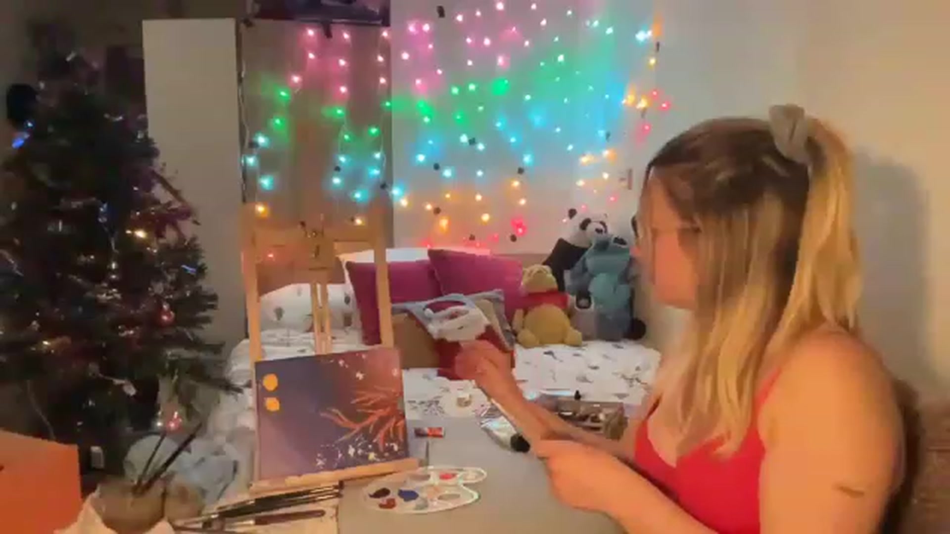 Gallery image thumbnail from CollegeRosiee's myfreecams stream on, 12/18/2022, 24:46 image 10 of 20