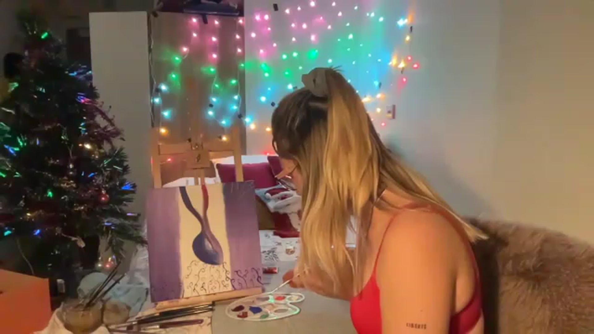 Gallery image thumbnail from CollegeRosiee's myfreecams stream on, 12/18/2022, 24:46 image 13 of 20