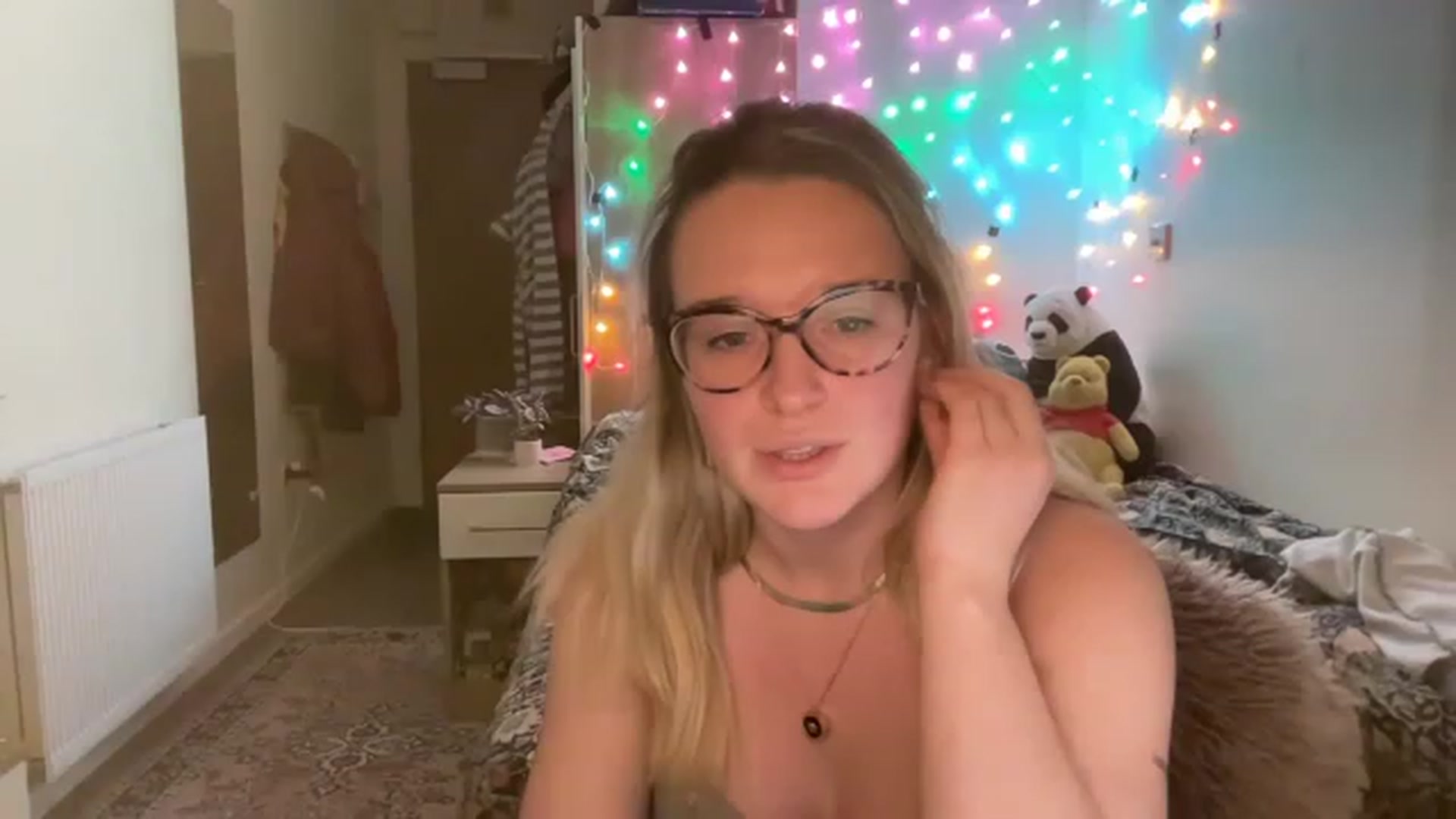Gallery image thumbnail from CollegeRosiee's myfreecams stream on, 01/09/2023, 22:52 image 13 of 20