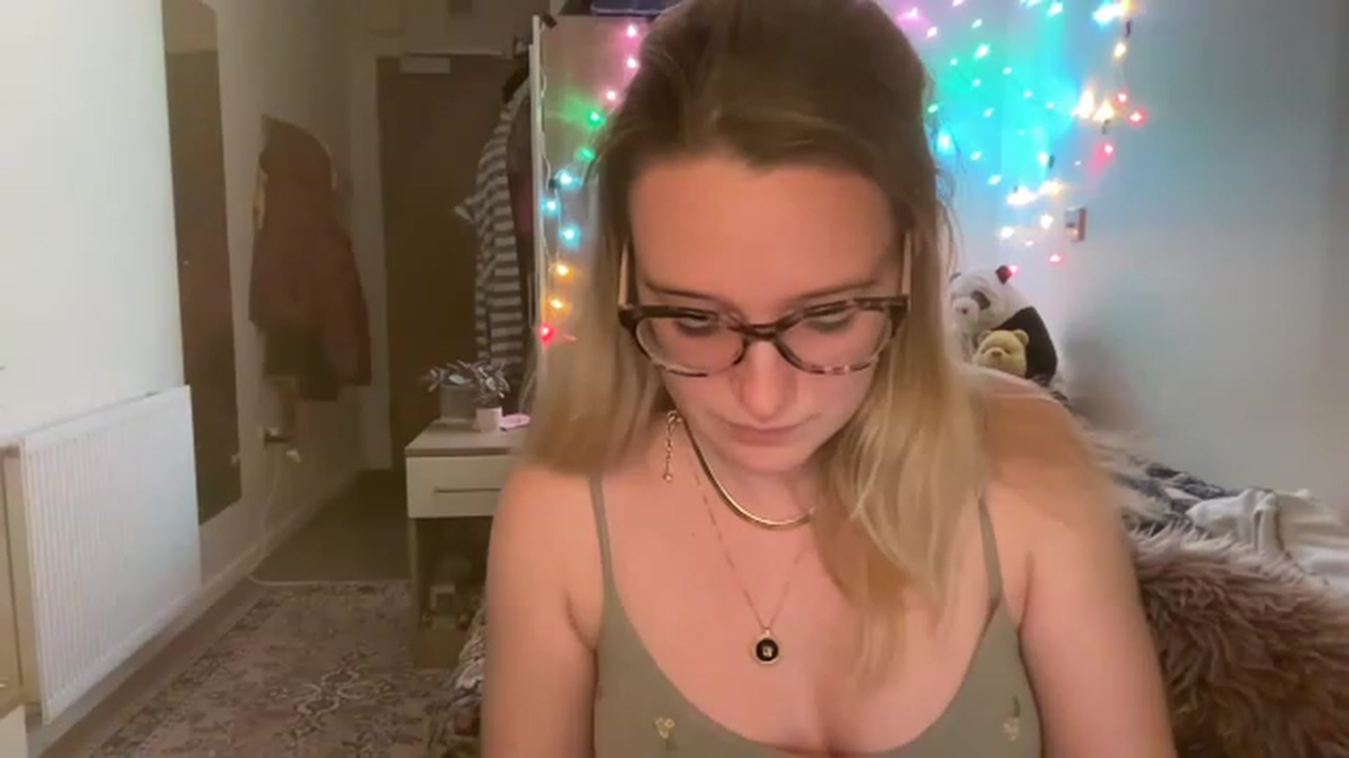 Gallery image thumbnail from CollegeRosiee's myfreecams stream on, 01/09/2023, 22:52 image 9 of 20