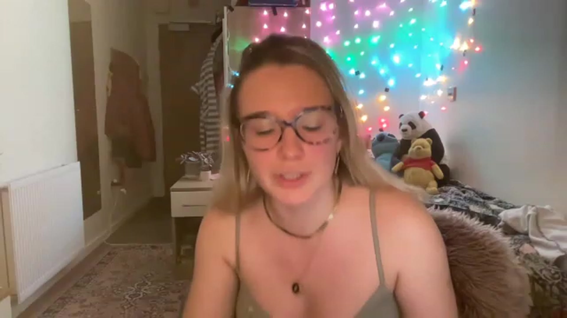 Gallery image thumbnail from CollegeRosiee's myfreecams stream on, 01/09/2023, 22:52 image 12 of 20