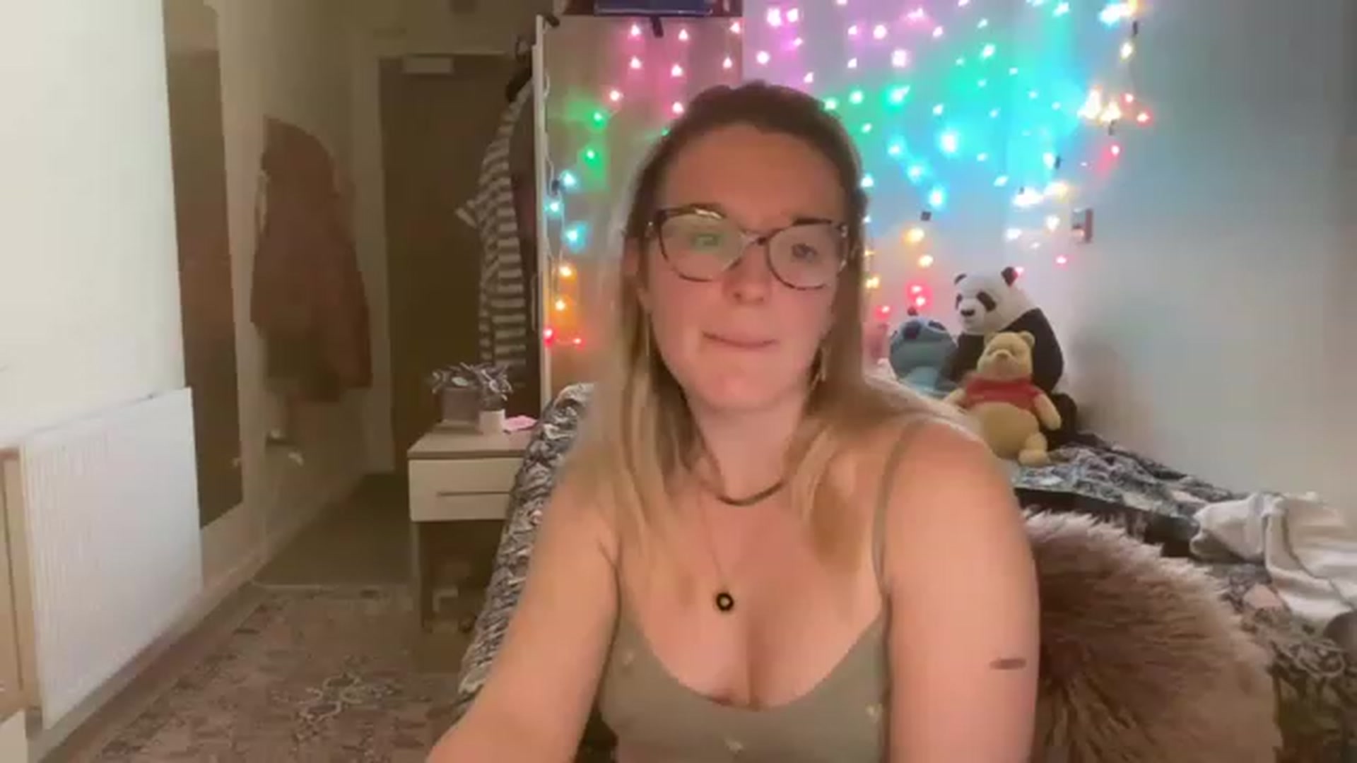 Gallery image thumbnail from CollegeRosiee's myfreecams stream on, 01/09/2023, 22:52 image 18 of 20