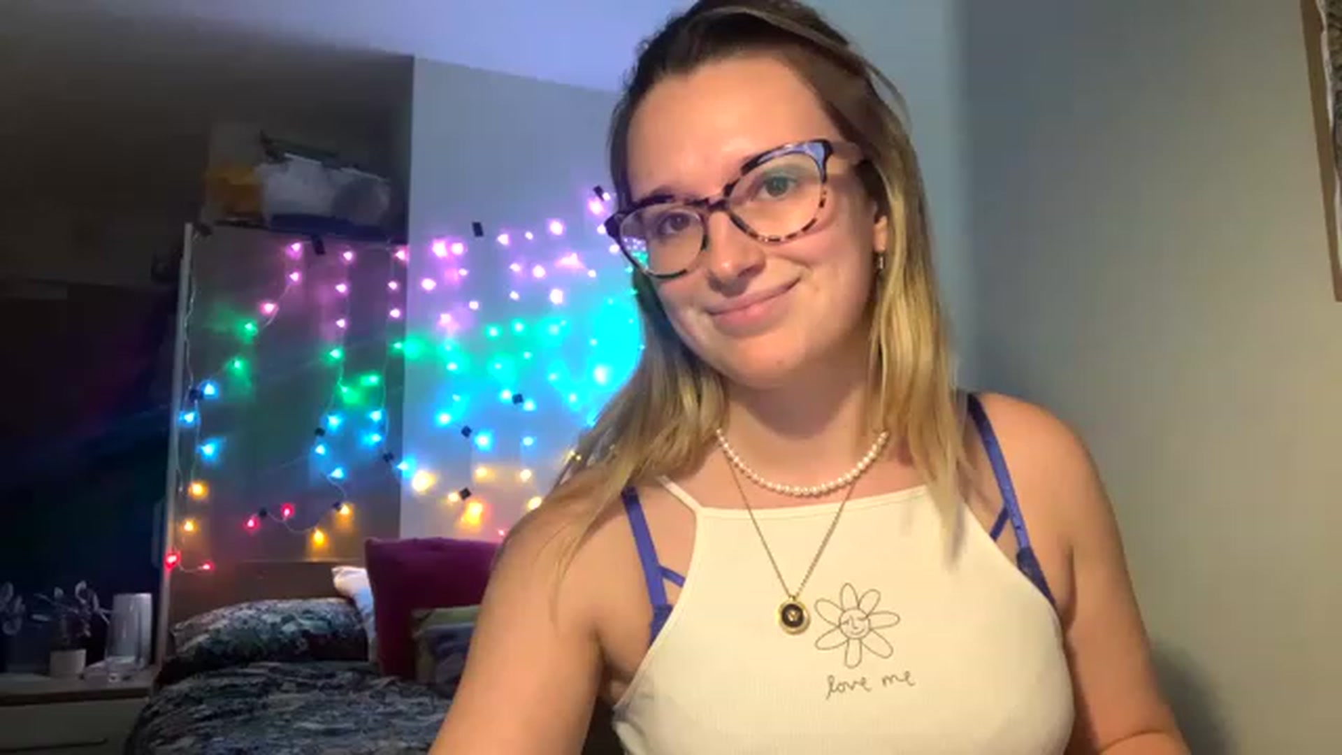 Gallery image thumbnail from CollegeRosiee's myfreecams stream on, 01/30/2023, 20:34 image 15 of 20