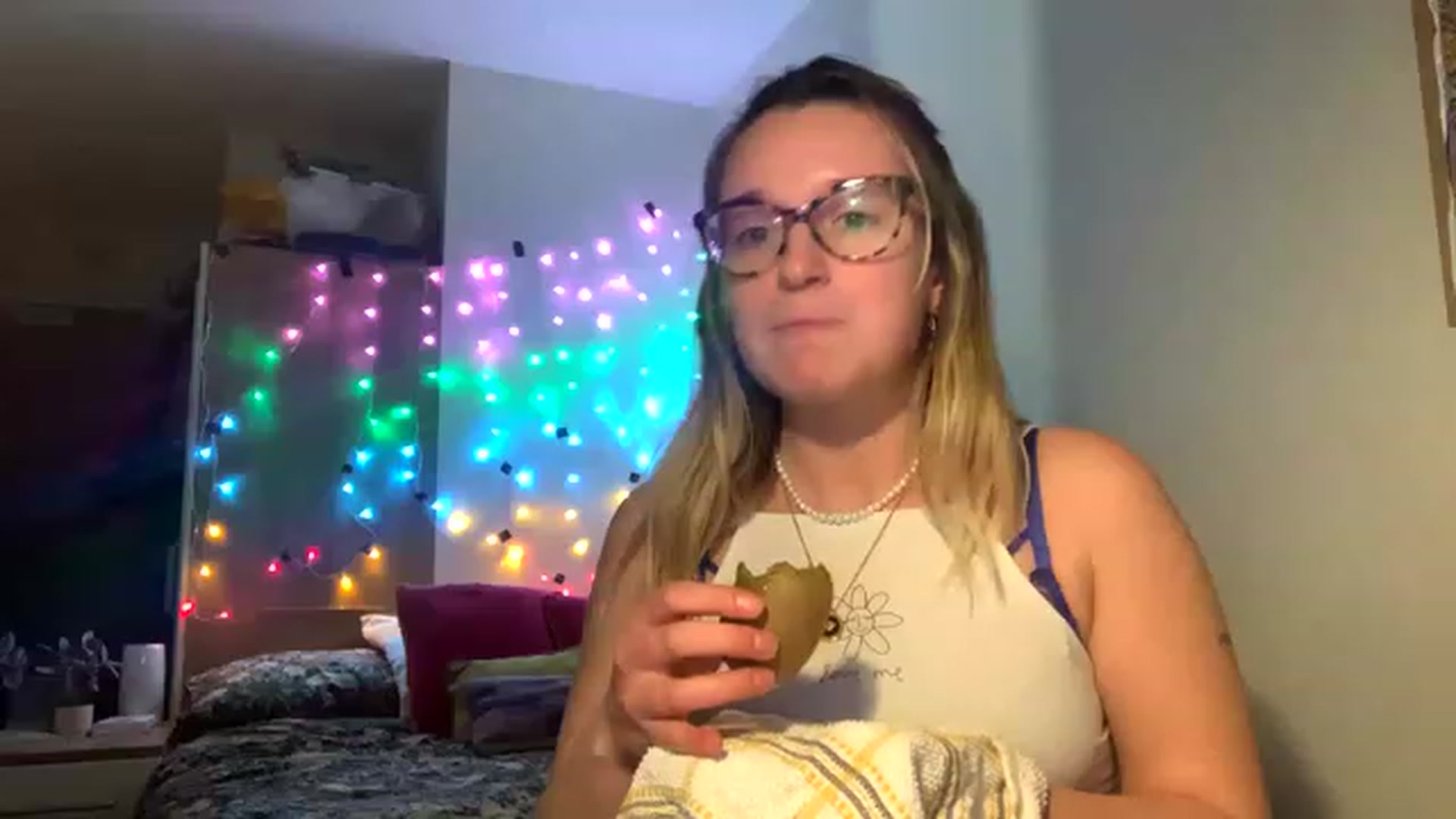 Gallery image thumbnail from CollegeRosiee's myfreecams stream on, 01/30/2023, 20:34 image 16 of 20
